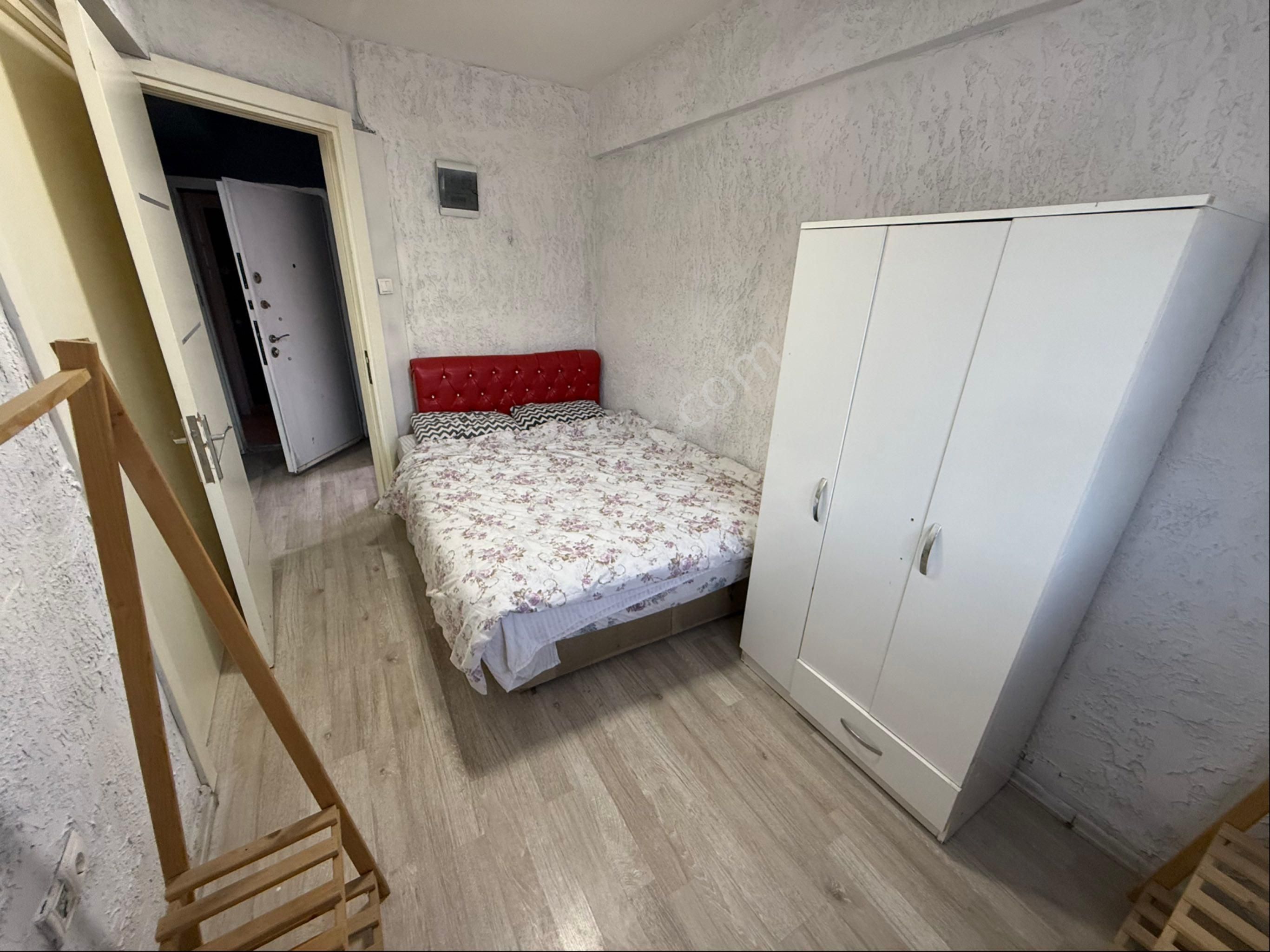 Adatepede Üniversiteye Yürüme Mesafesinde Arakat Eşyalı Satılık Yatırımlık Boş Daire - Görsel 16