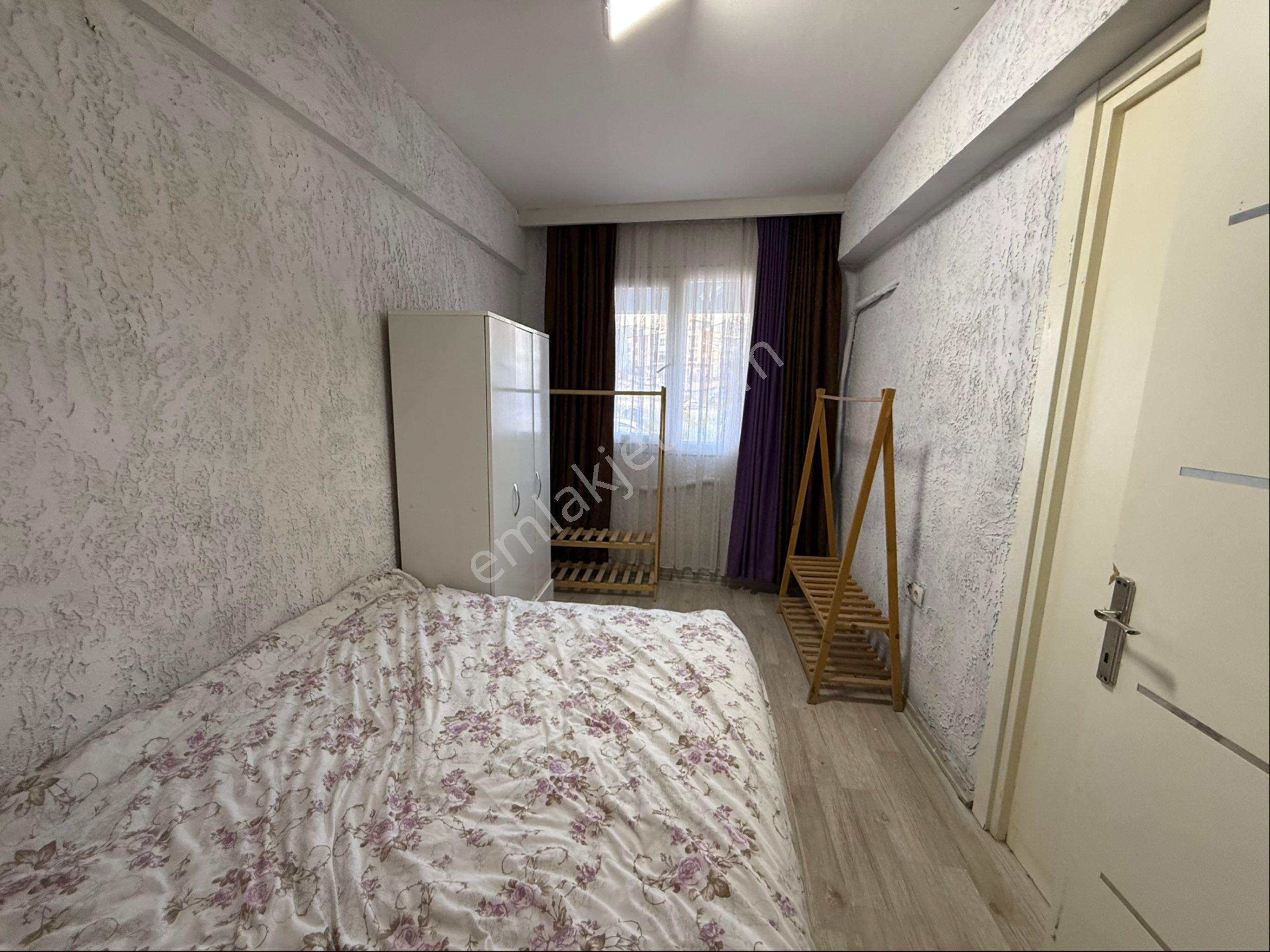 Adatepede Üniversiteye Yürüme Mesafesinde Arakat Eşyalı Satılık Yatırımlık Boş Daire - Görsel 15