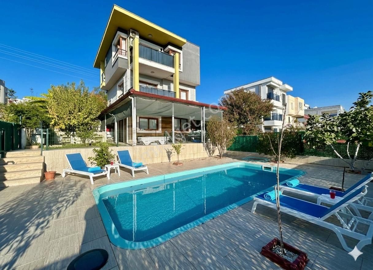 Kuşadası Satılık 4+1 Havuzlu Villa Soğucak'ta