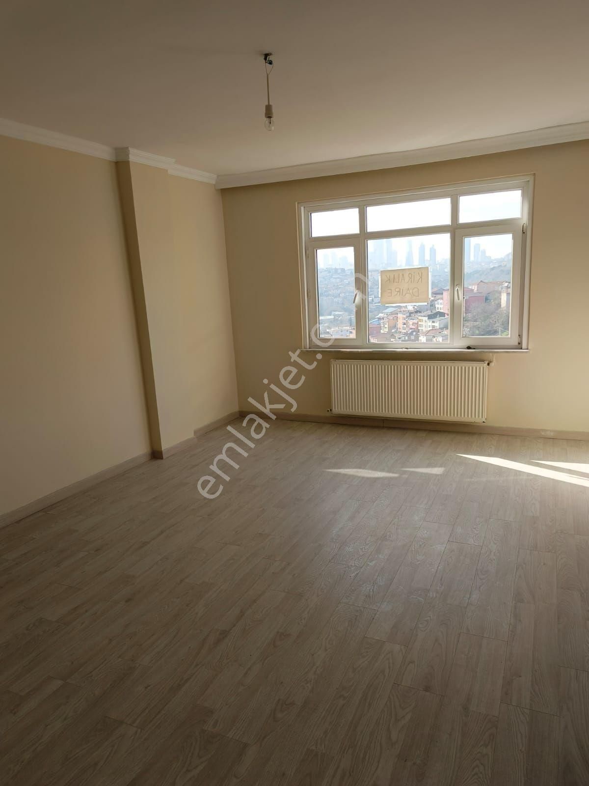 Reşitpaşa Merkezde Geniş Oturumlu 3+1