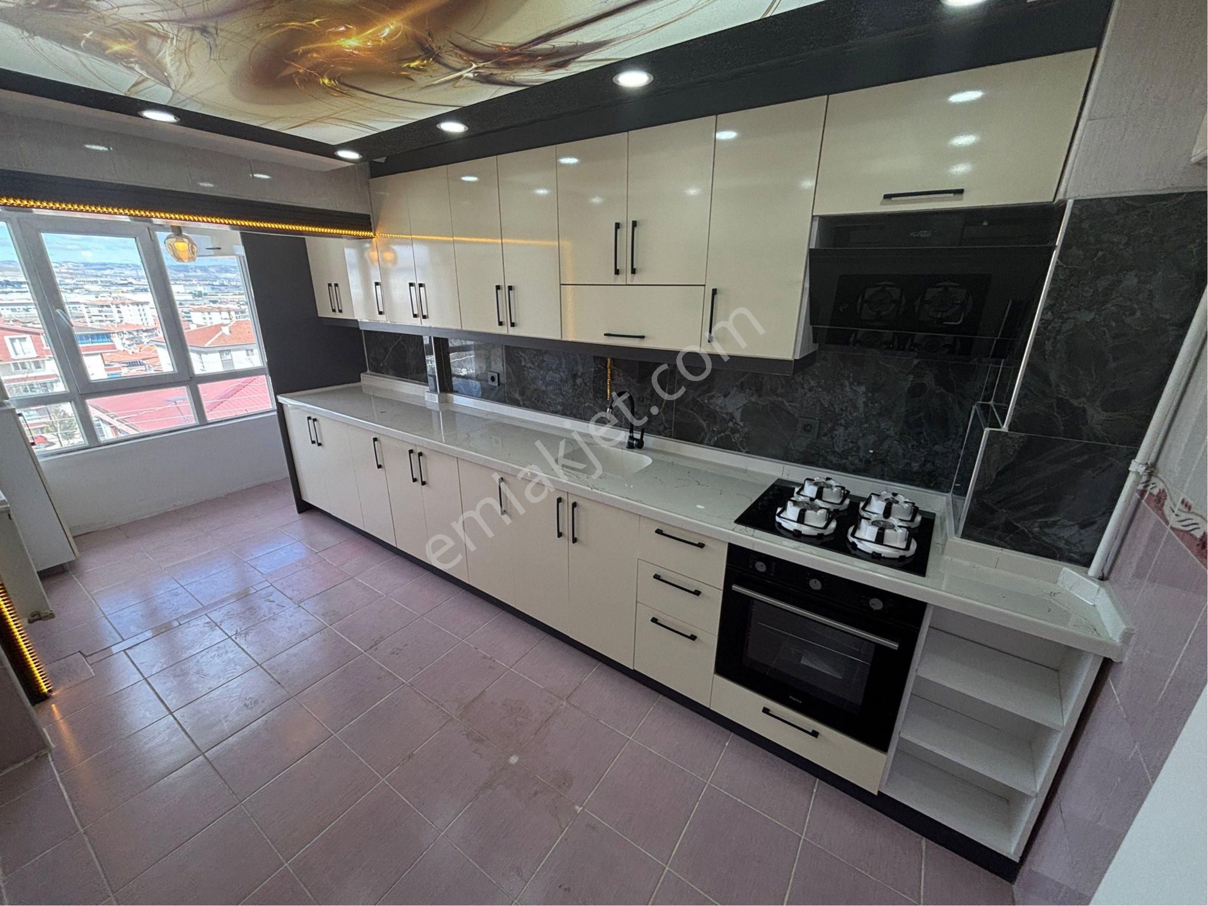 Aktif Emlak’tan Tandoğan Mah’de 3+1 Katta Full Yapılı Satılık Daire!!