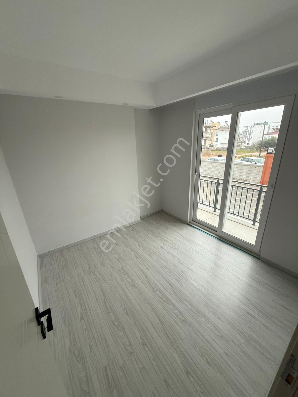 Varsak Menderes'te Kiralık 1+1 Açık Mutfak Giriş Kat Daire - Görsel 8
