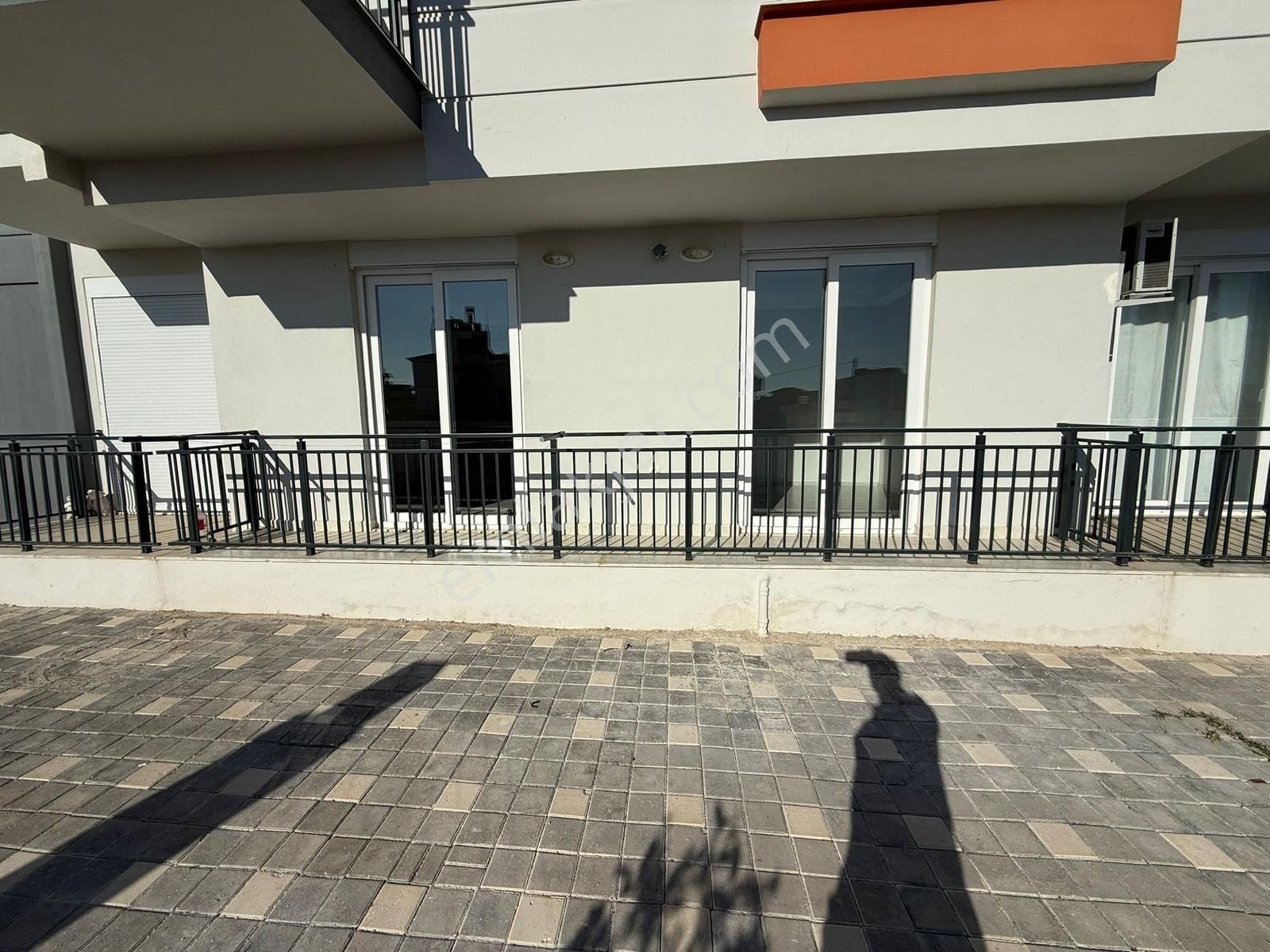 Varsak Menderes'te Kiralık 1+1 Açık Mutfak Giriş Kat Daire