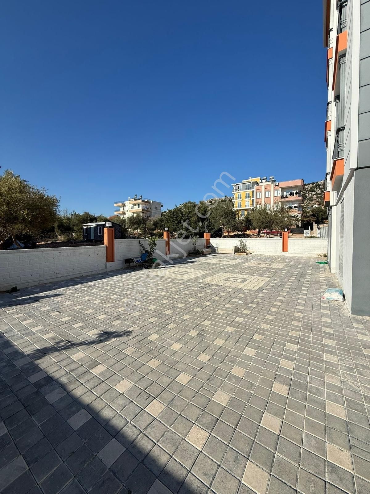 Varsak Menderes'te Kiralık 1+1 Açık Mutfak Giriş Kat Daire - Görsel 3