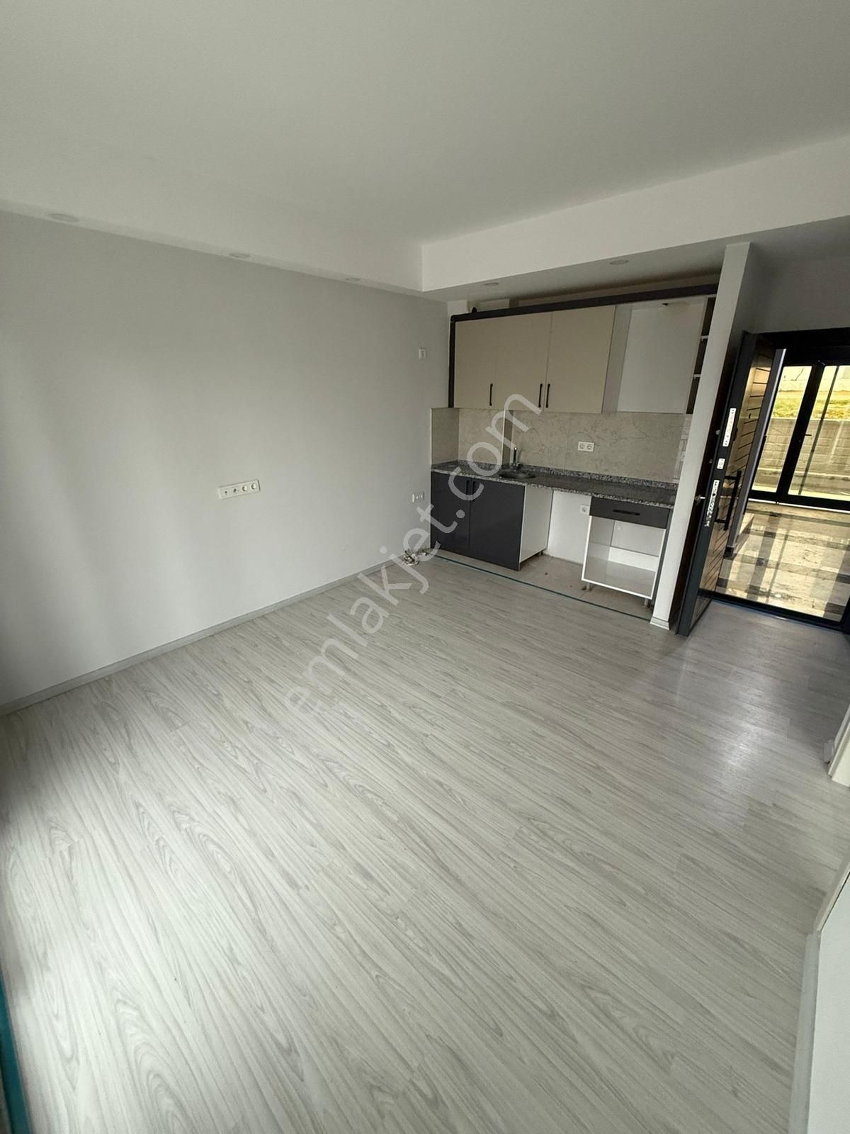 Varsak Menderes'te Kiralık 1+1 Açık Mutfak Giriş Kat Daire - Görsel 2
