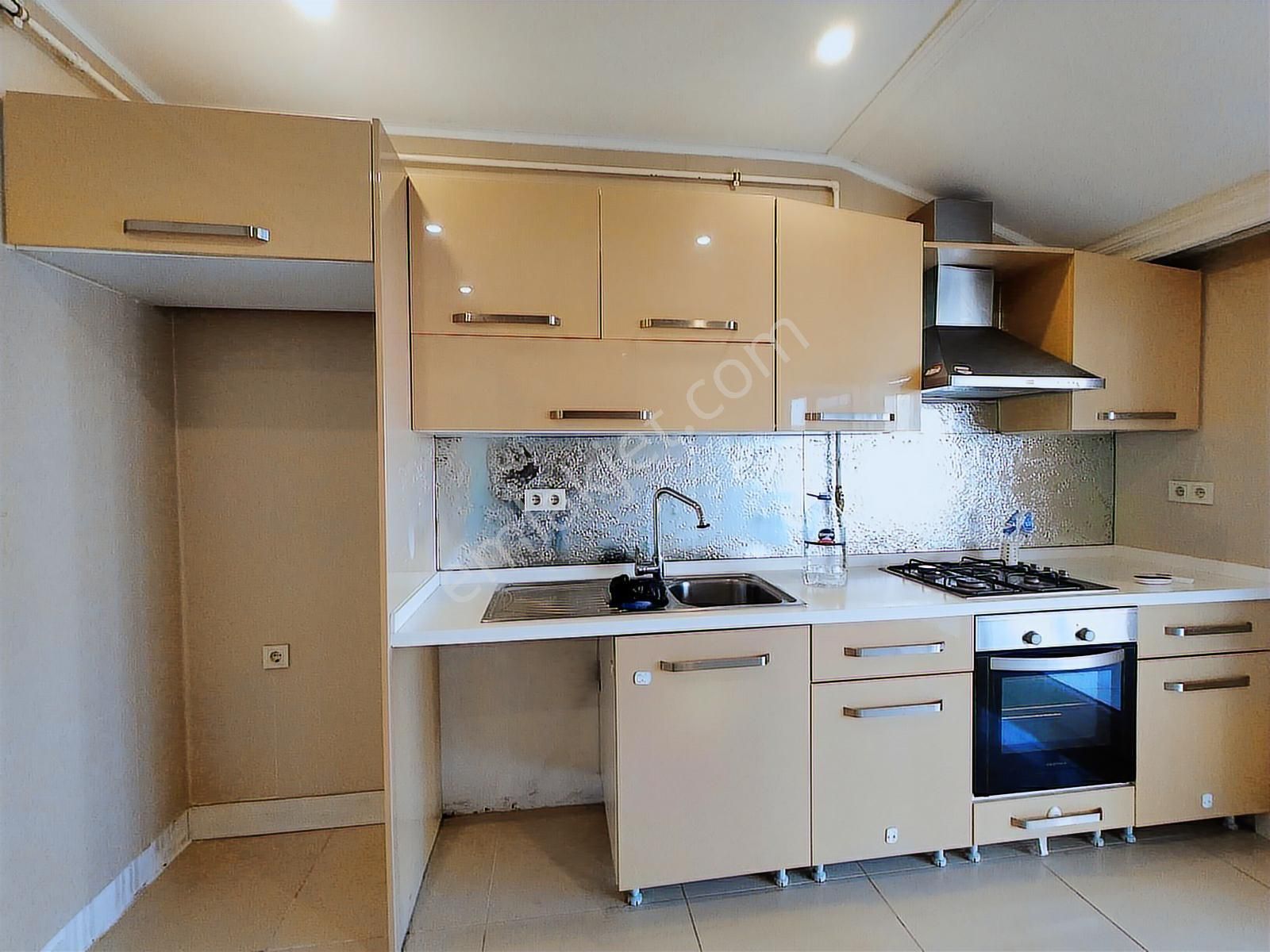Beylikdüzü Osmanlı Cad. Muhteşem Teraslı 2+1 Geniş Kiralık Daire - Görsel 14
