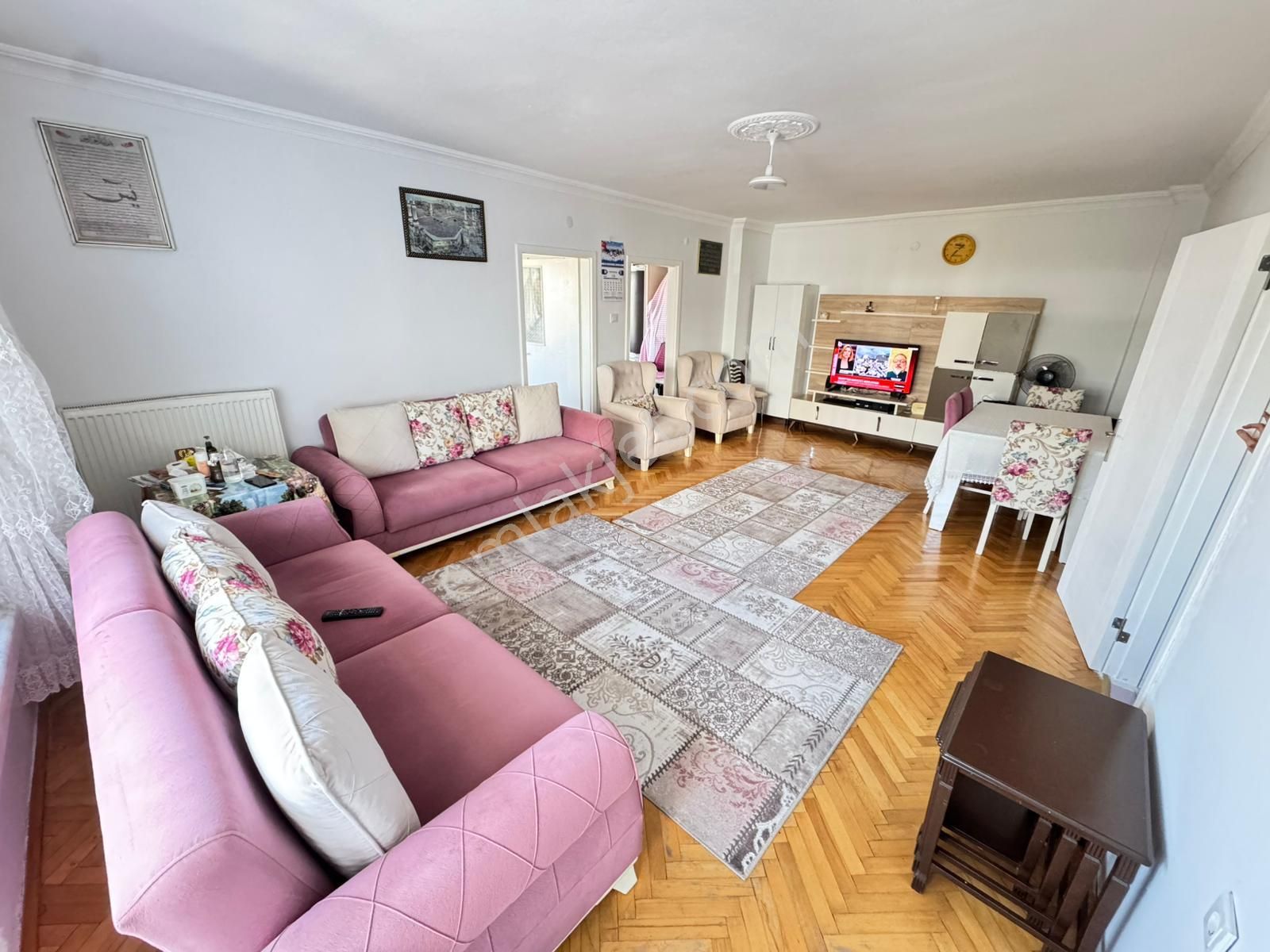 K.eğitim Araştırma Hastanesine 3 Bina 3+1 Ön Cephe Orta Kat Acil