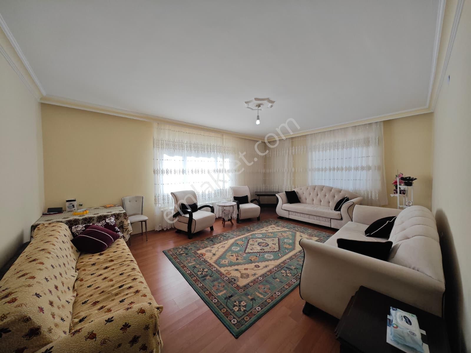 Başak Mahallesinde Şehitler Okulu Yakını Asansörlü 3+1 Ara Kat Satılık Daire !!