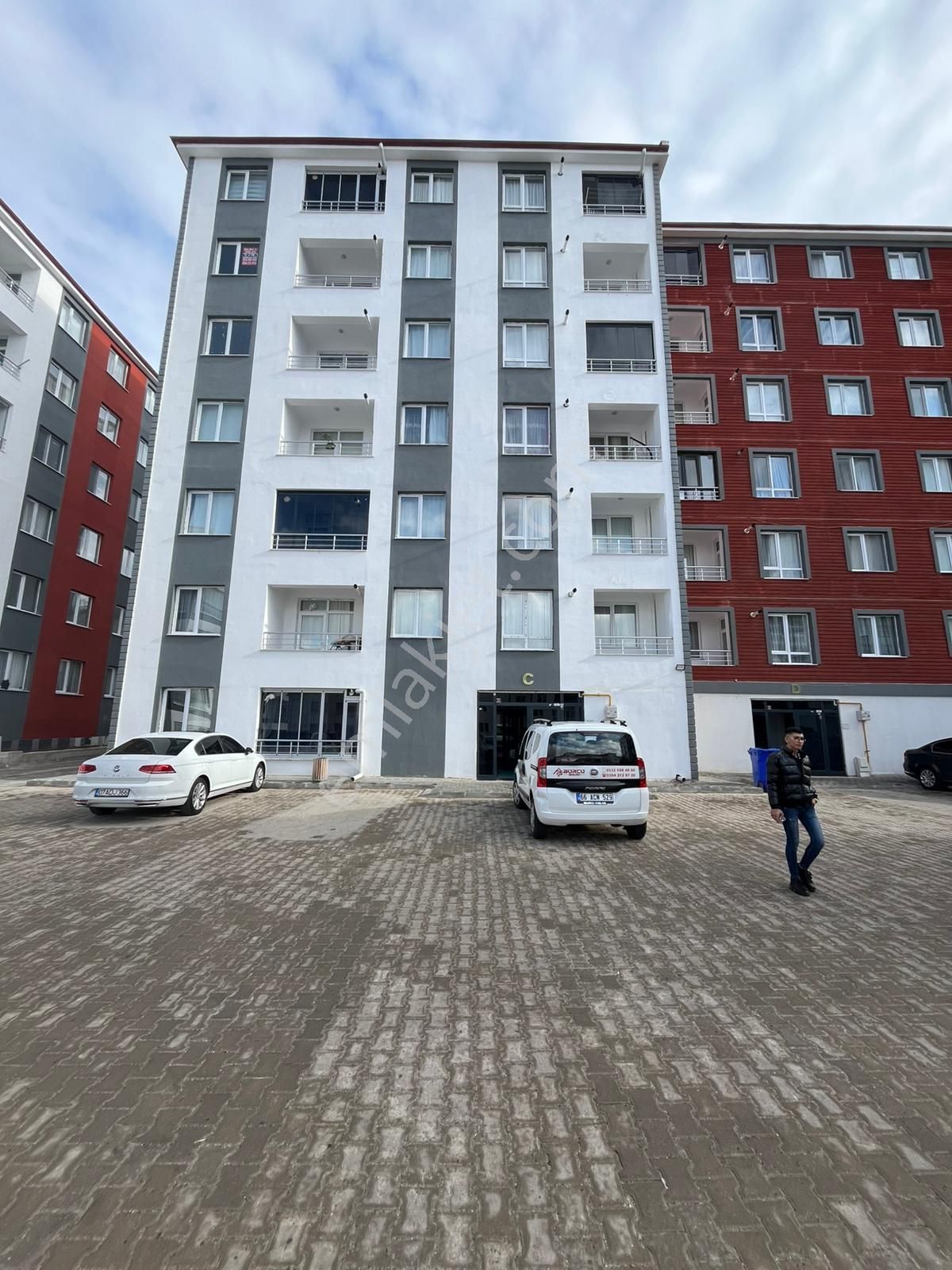 Doğakent Sitesinde Ara Kat Satılık Daire --- Burcu Emlaktan