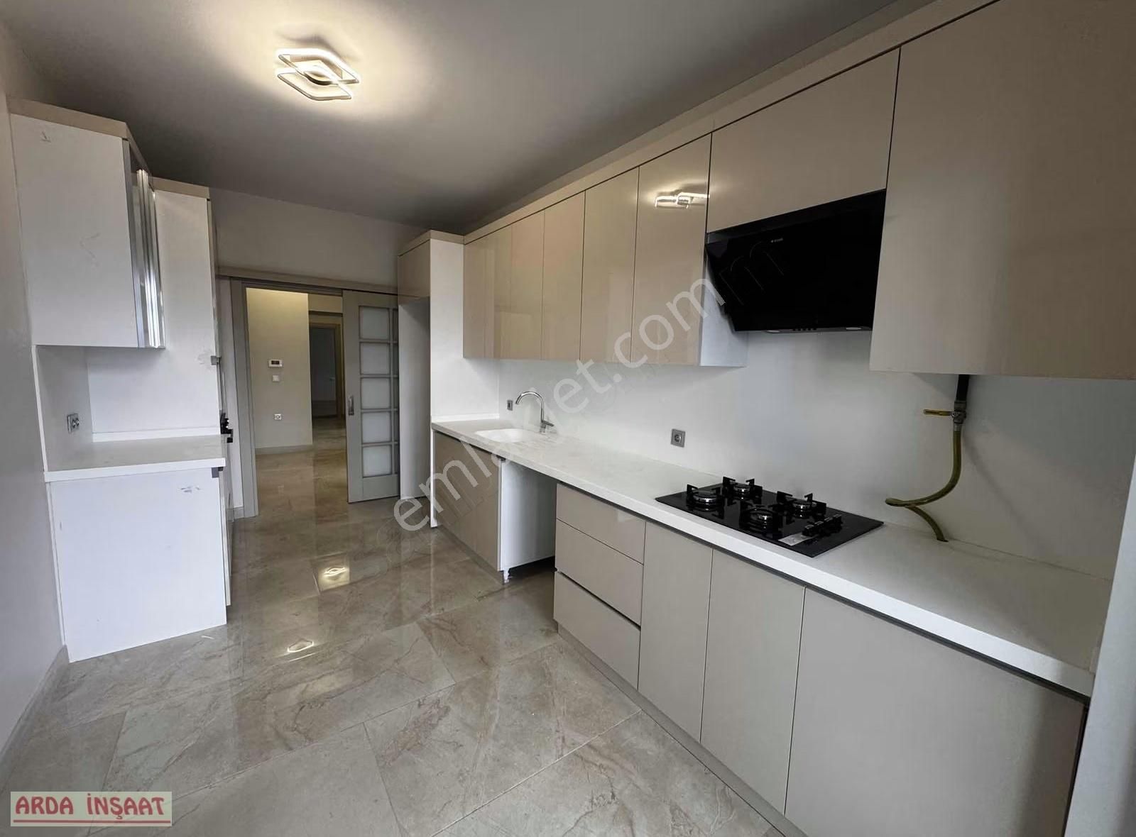 Uğurmumcu Mah Site İçinde Sıfır Lüx Otoparklı Daireler