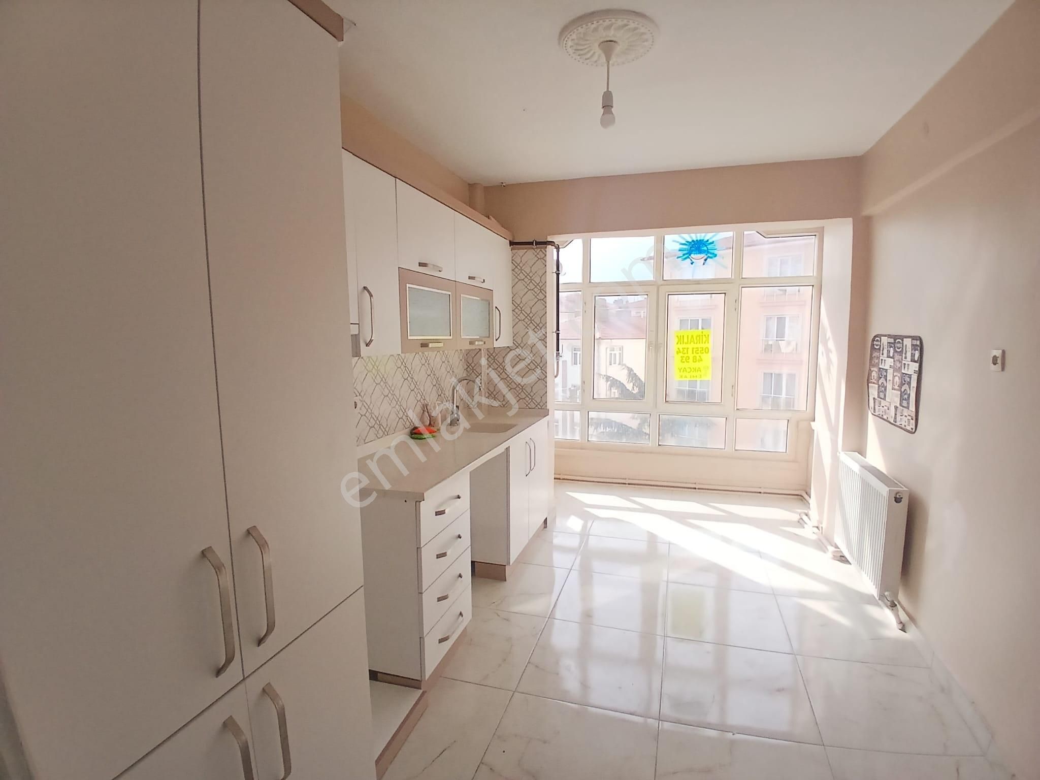 Akçay Emlak'tan Akşehir Altunkalem Mahallesi Altunkalem Parkı Yanında Kiralık 3+1 Daire - Görsel 4