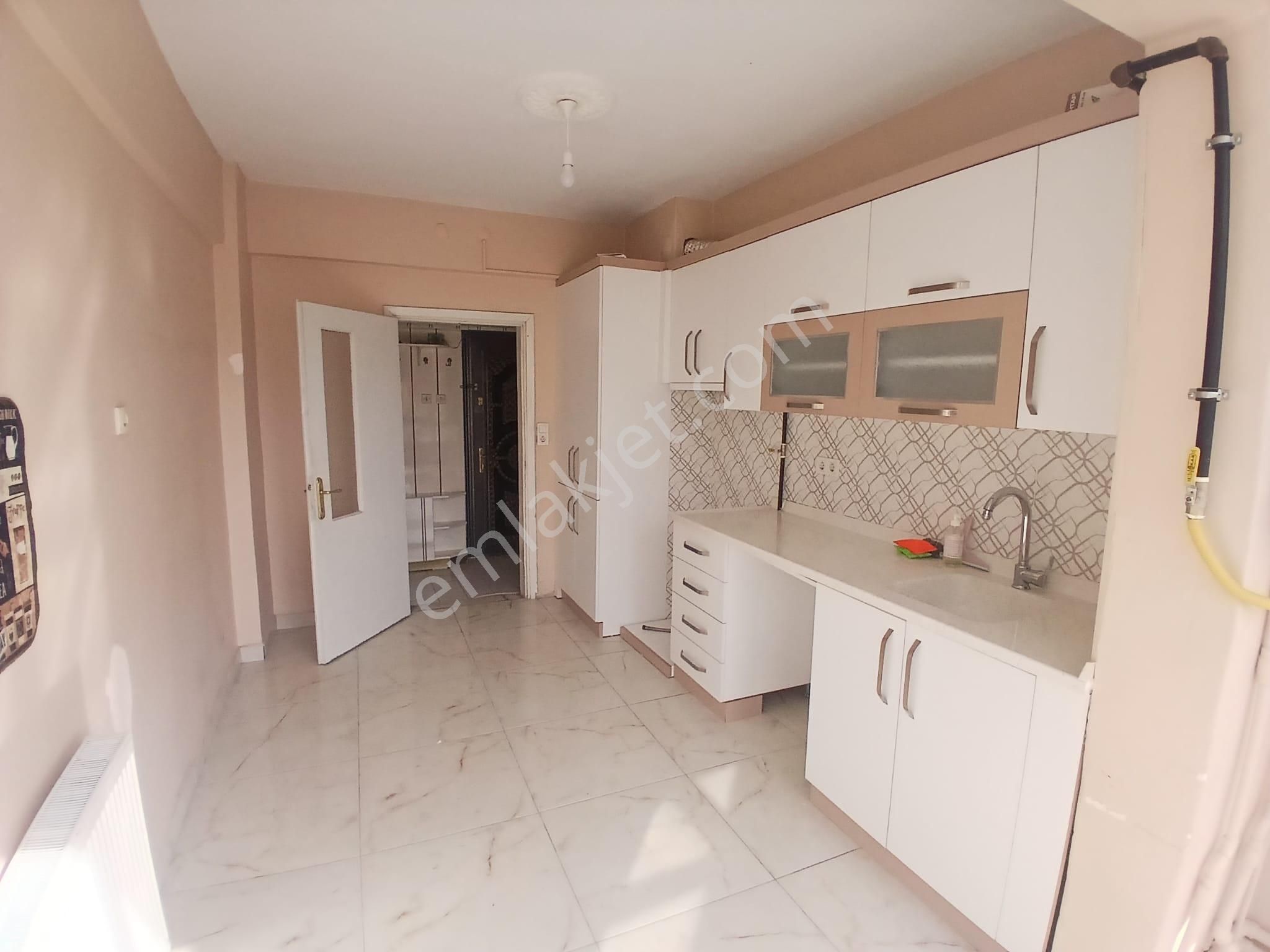 Akçay Emlak'tan Akşehir Altunkalem Mahallesi Altunkalem Parkı Yanında Kiralık 3+1 Daire