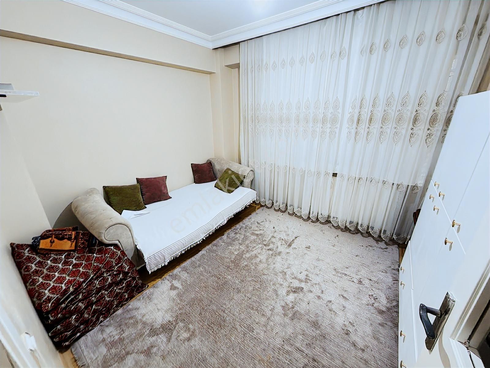 Gültepe'de 3.5+1 Satılık 125 M2 1.kat Gibi Y.giriş Asansörlü - Görsel 2