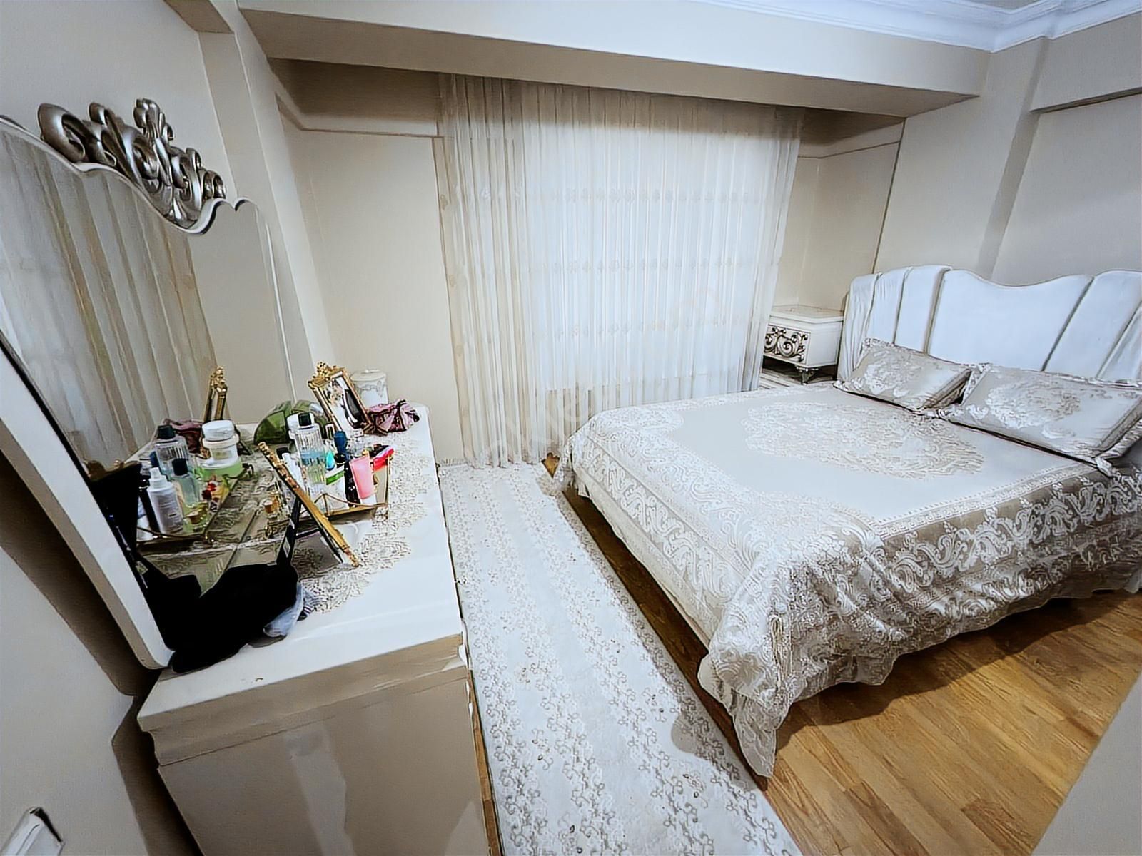 Gültepe'de 3.5+1 Satılık 125 M2 1.kat Gibi Y.giriş Asansörlü - Görsel 24
