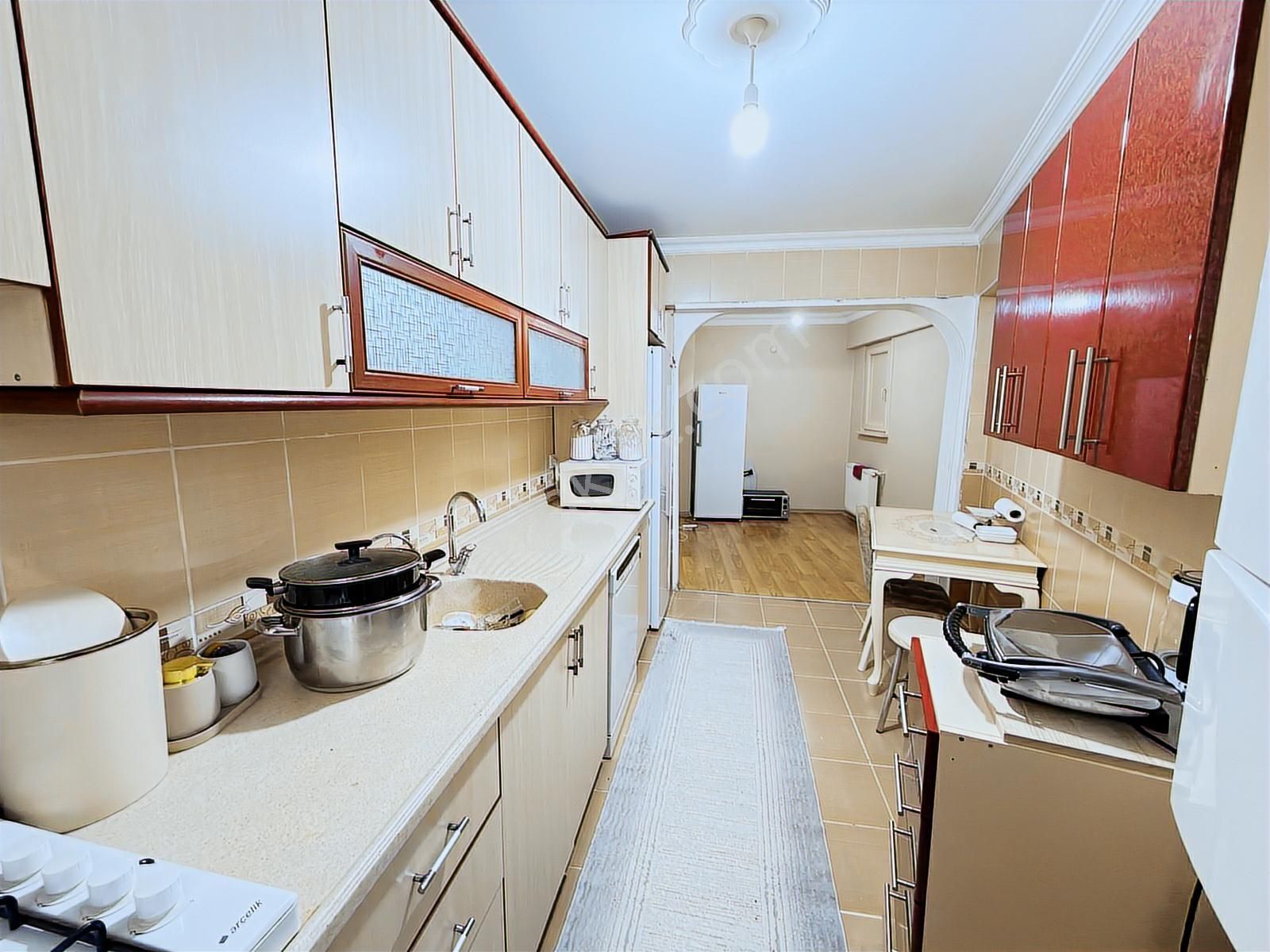 Gültepe'de 3.5+1 Satılık 125 M2 1.kat Gibi Y.giriş Asansörlü - Görsel 9