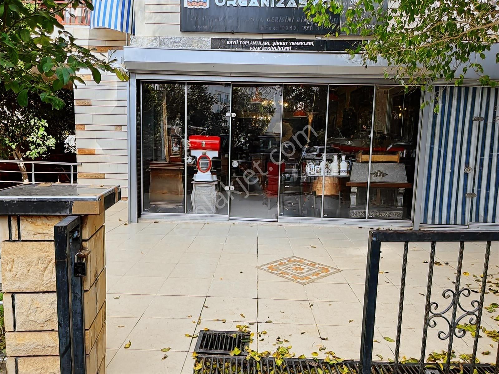 Konyaaltı Satılık 180 M2 Dükkan