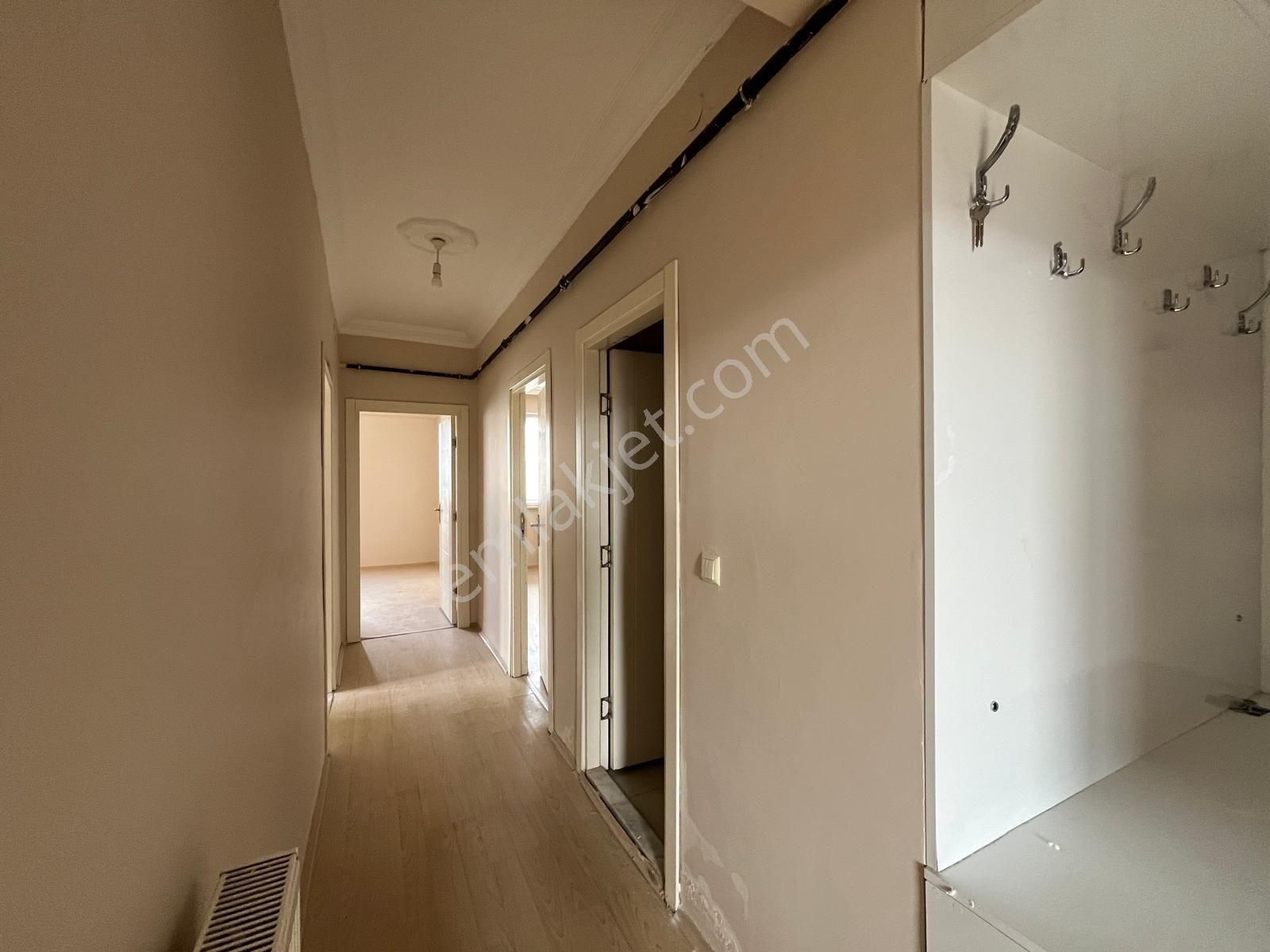 Ekerden Balsu Bulvarında Geniş 3+1 Aile Apartmanında Kiralık - Görsel 3