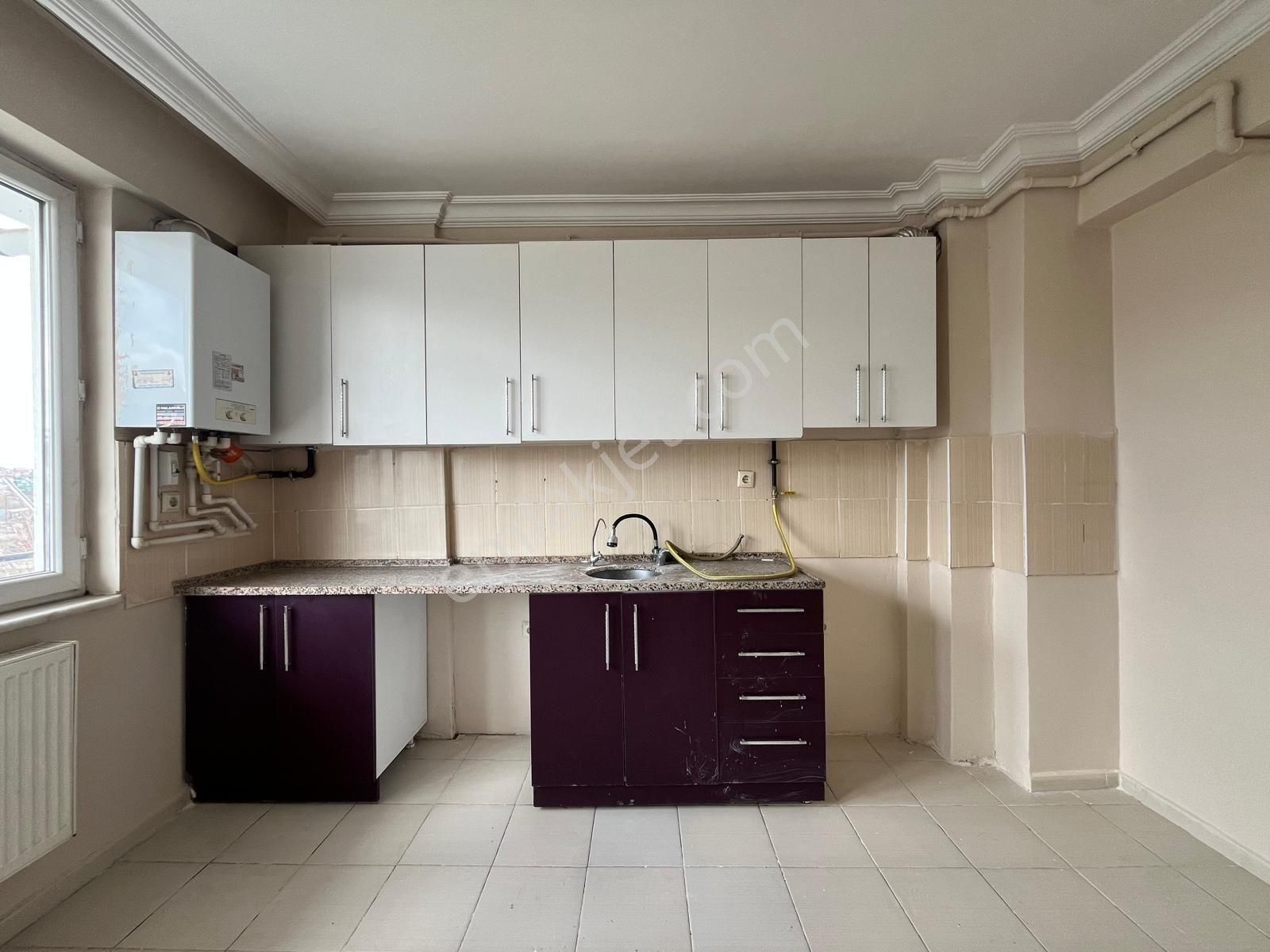 Ekerden Balsu Bulvarında Geniş 3+1 Aile Apartmanında Kiralık - Görsel 14