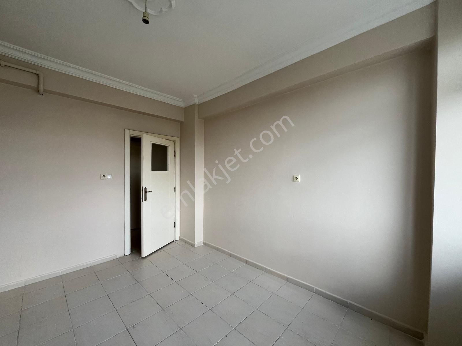 Ekerden Balsu Bulvarında Geniş 3+1 Aile Apartmanında Kiralık - Görsel 16