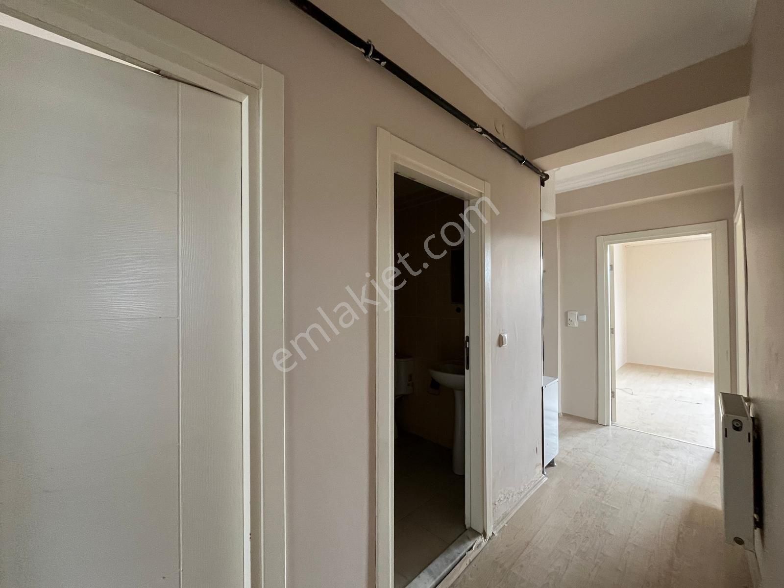 Ekerden Balsu Bulvarında Geniş 3+1 Aile Apartmanında Kiralık - Görsel 4