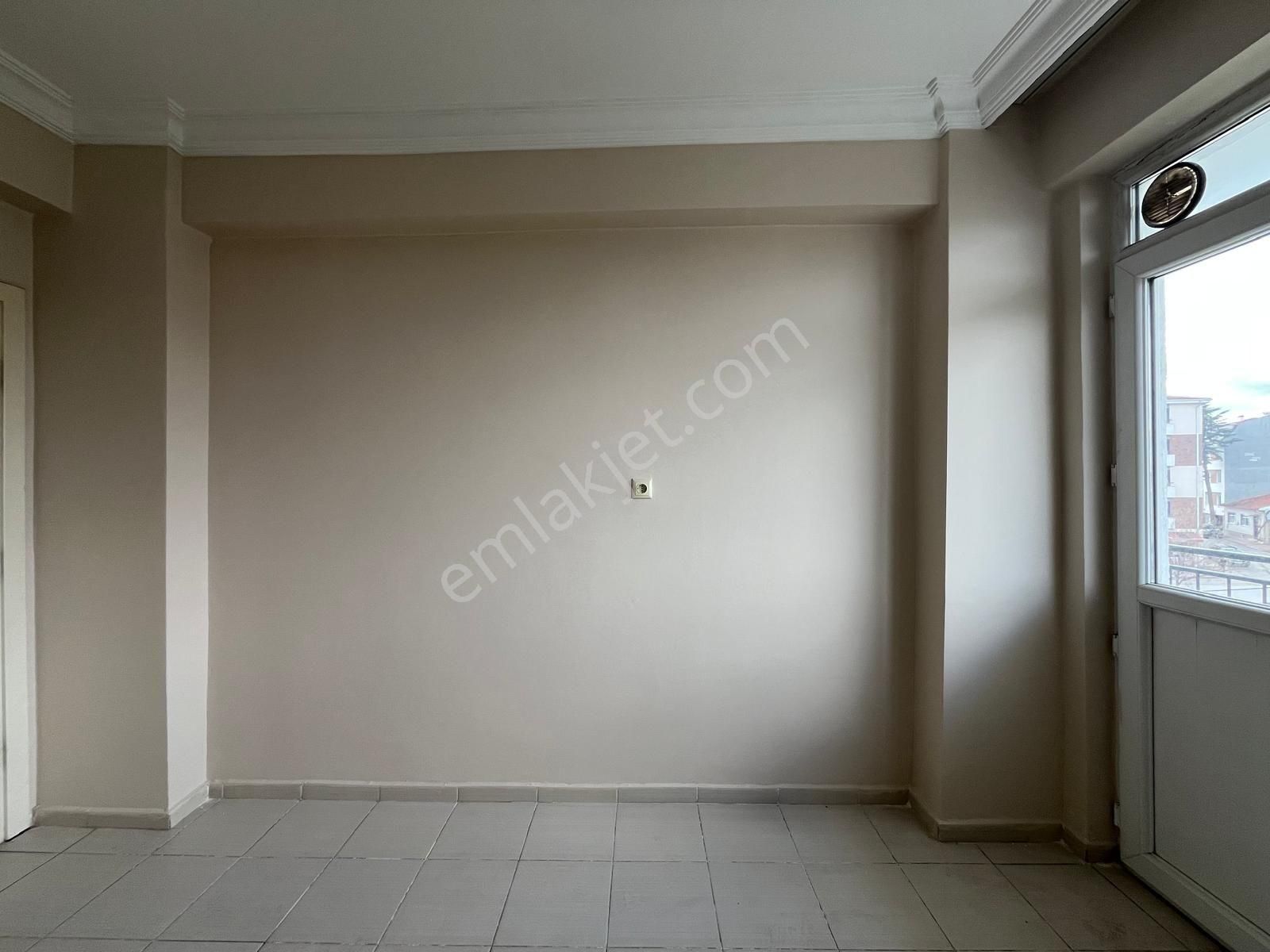 Ekerden Balsu Bulvarında Geniş 3+1 Aile Apartmanında Kiralık - Görsel 17