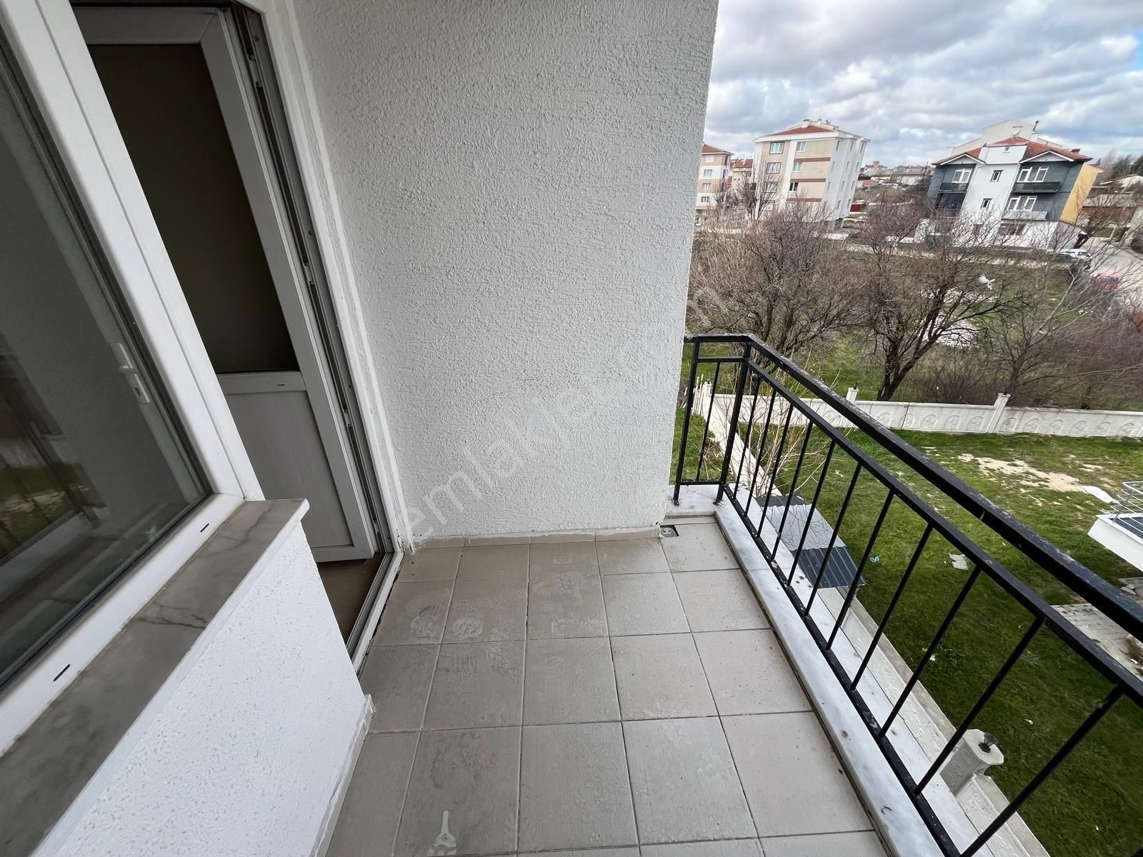 Ekerden Balsu Bulvarında Geniş 3+1 Aile Apartmanında Kiralık - Görsel 9