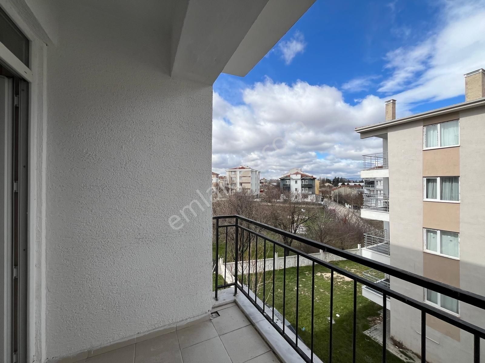 Ekerden Balsu Bulvarında Geniş 3+1 Aile Apartmanında Kiralık - Görsel 8