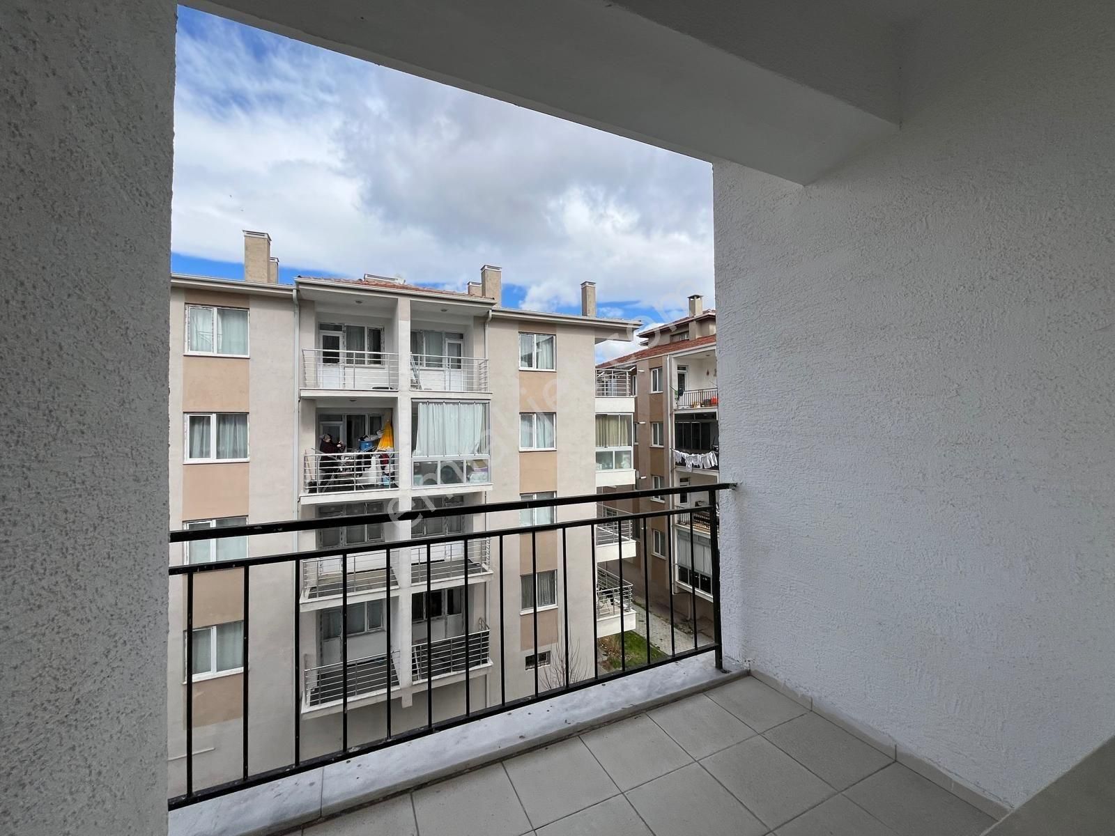 Ekerden Balsu Bulvarında Geniş 3+1 Aile Apartmanında Kiralık - Görsel 33