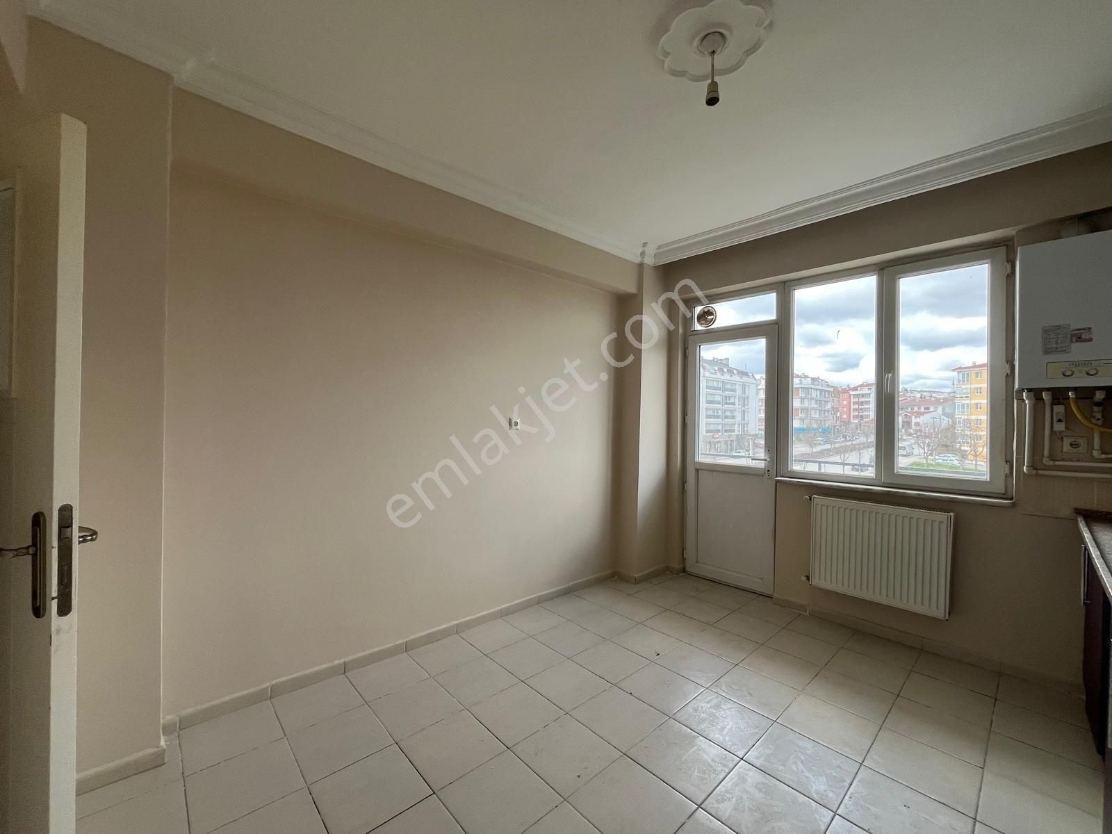 Ekerden Balsu Bulvarında Geniş 3+1 Aile Apartmanında Kiralık - Görsel 18