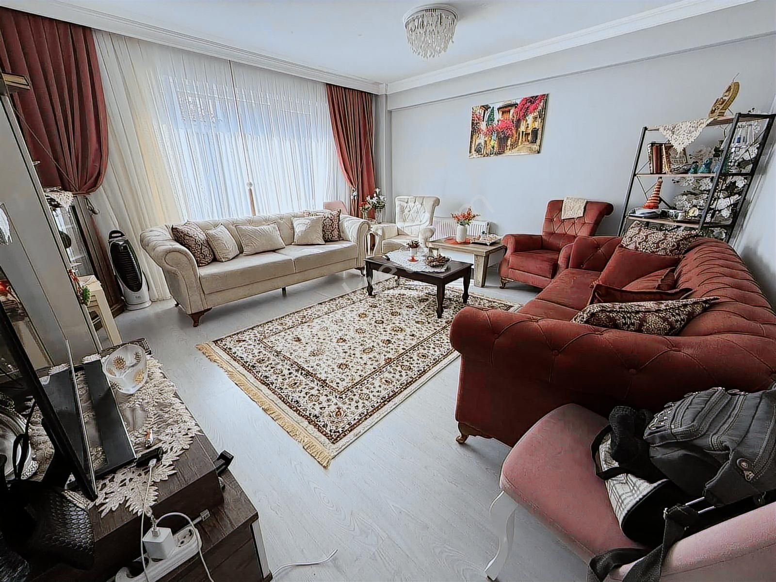 Esentepe Mahallesi Eğitimciler Cd Yakını Satılık 3+1 Daire