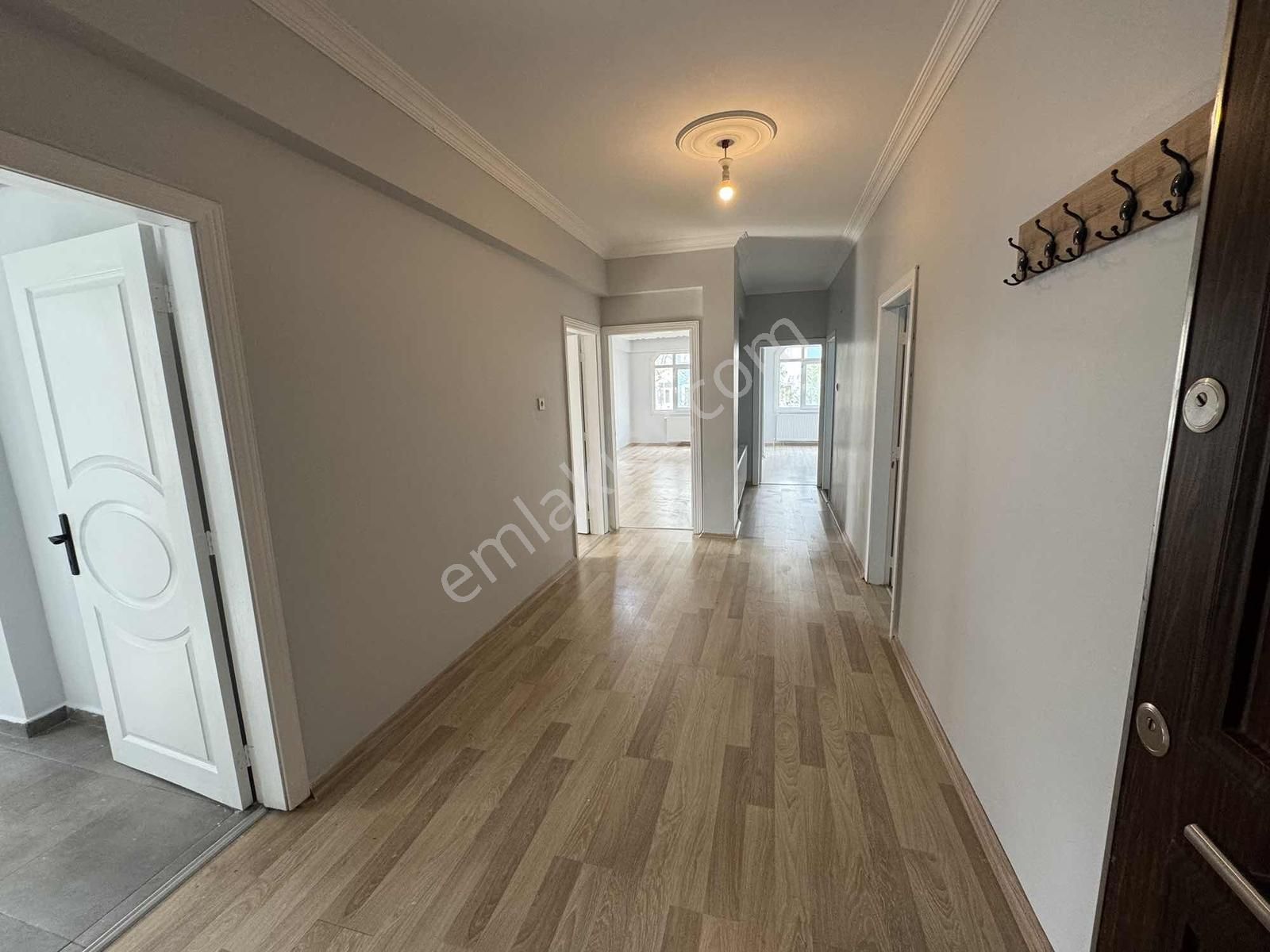 Taşdelen Merkezde Kiralık 3+1 1.kat 130m2 Daire - Görsel 2