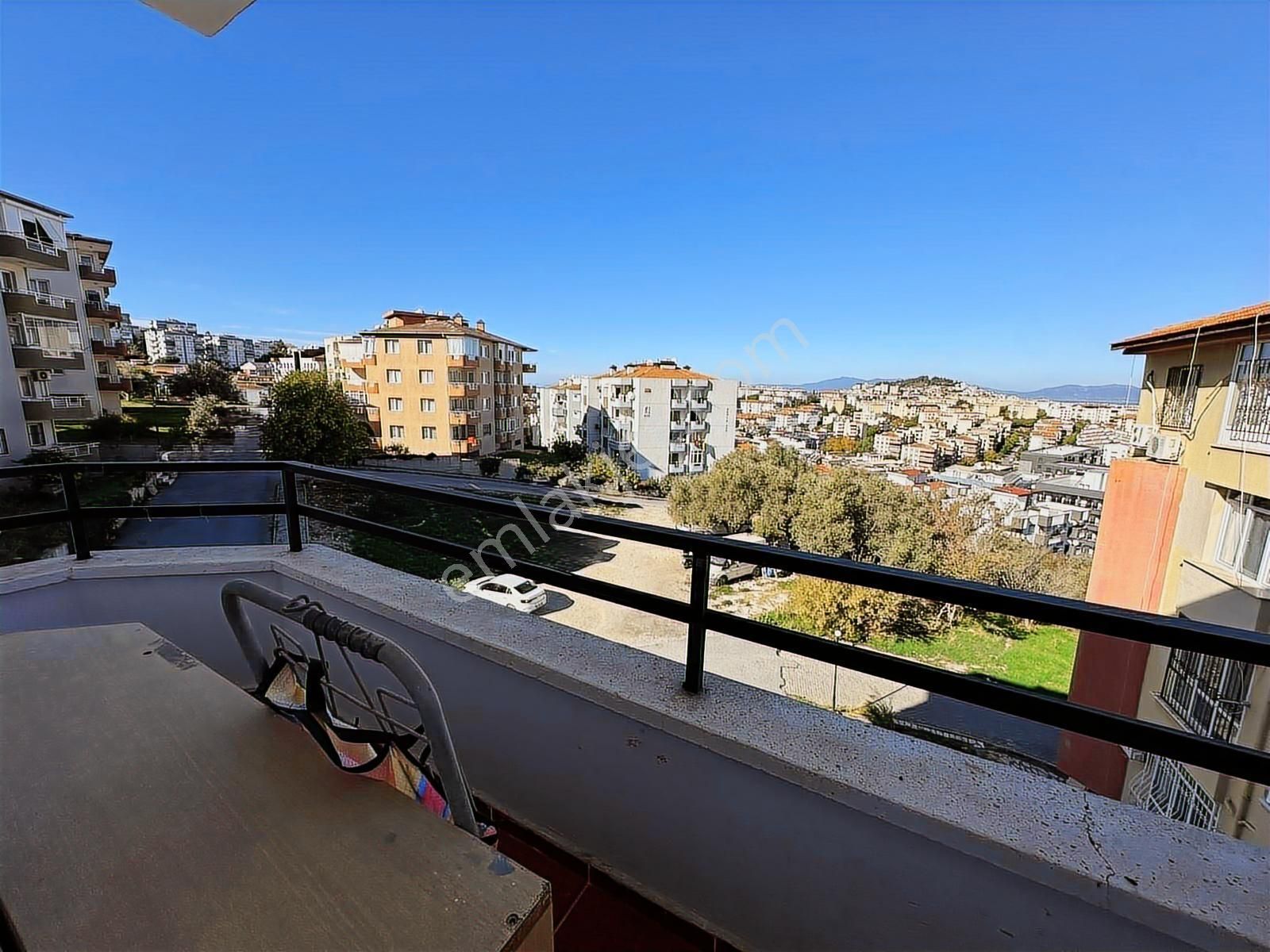 Kuşadası Kadınlar Denizi Mahallesinde Satılık Daire