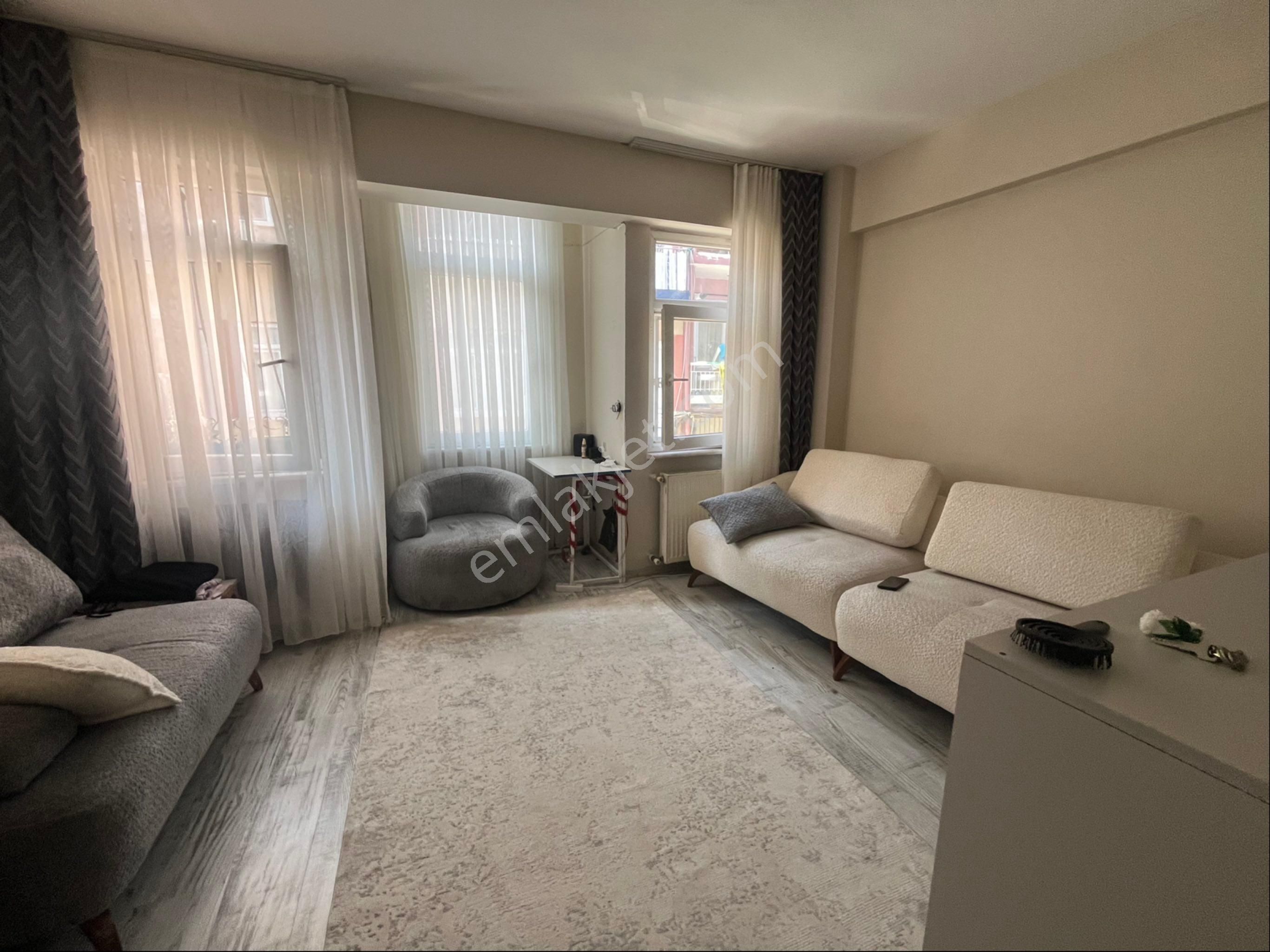 Ecem Emlaktan Alifakih Camii Yanı 12 Yıllık Binada 1 Ara Kat