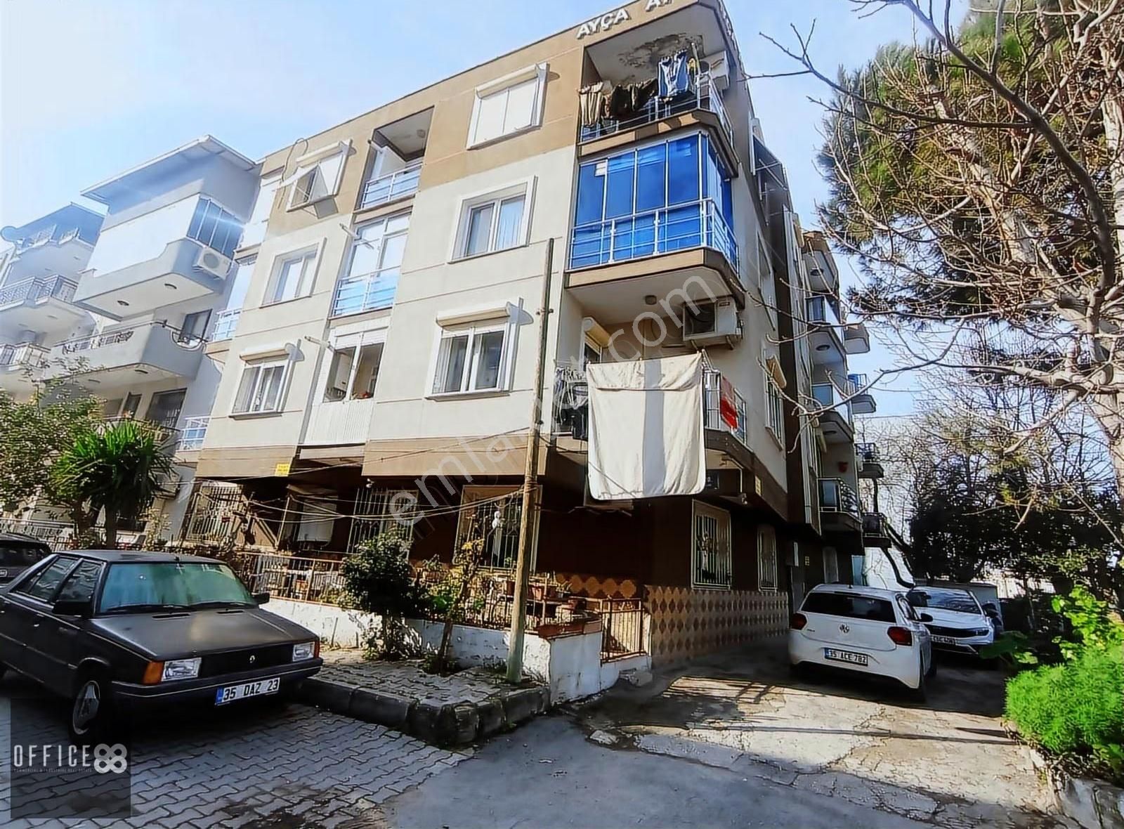 Enhoşlar Trenyolu Hattında Satılık 2+1 Daire