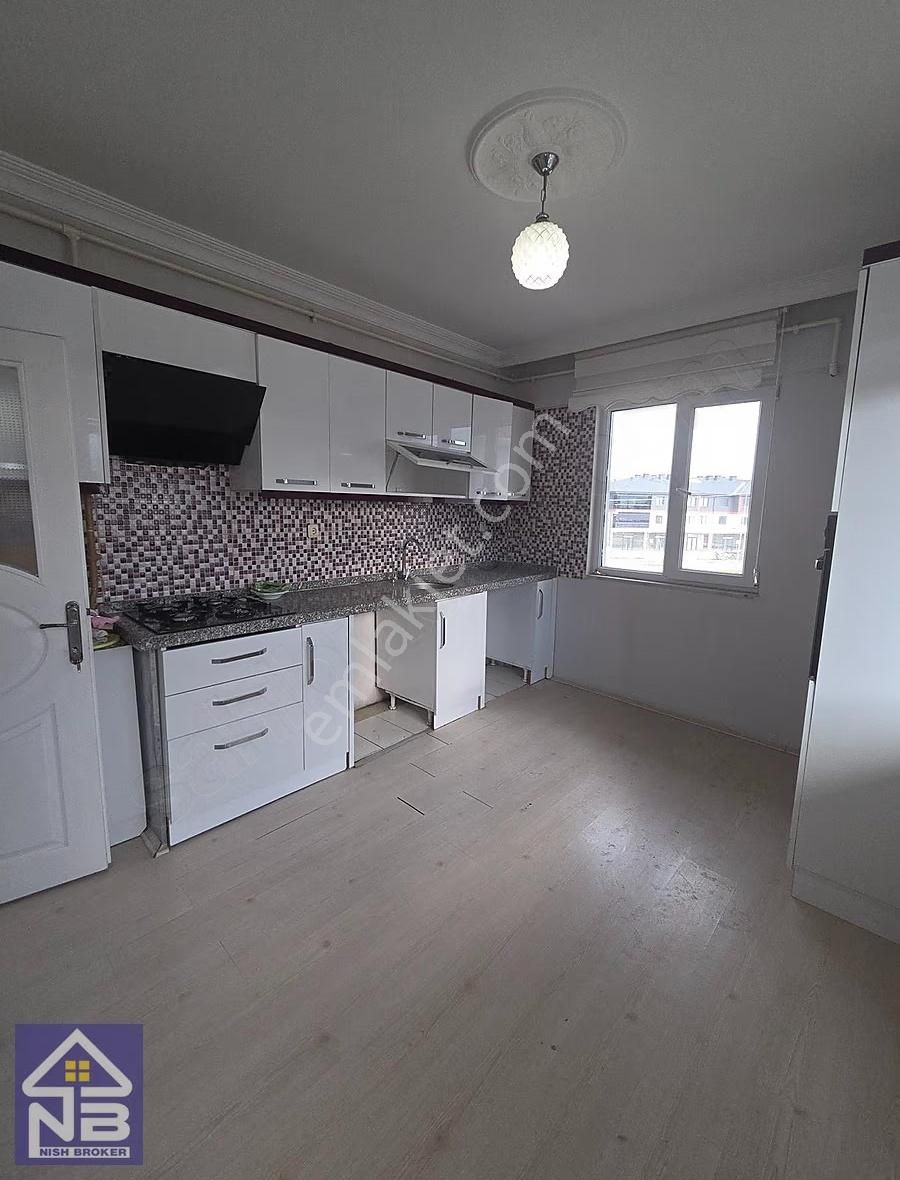 İnegöl Kozluca'da 4 Cephe, Çift Balkon, Merkeze Yürüme Mesafesin - Görsel 3