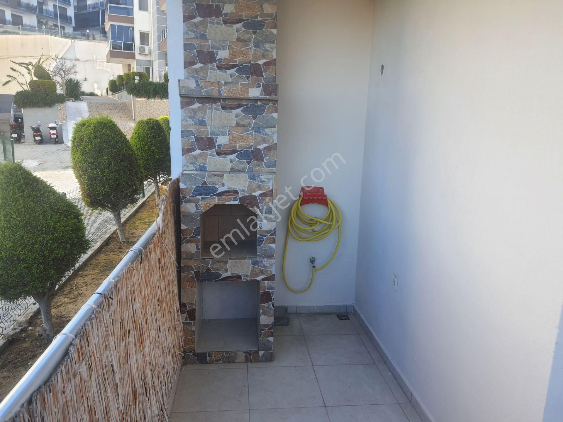 Kuşadası Değirmendere'de Havuzlu, 3+1, Giriş Kat Kiralık Daire
