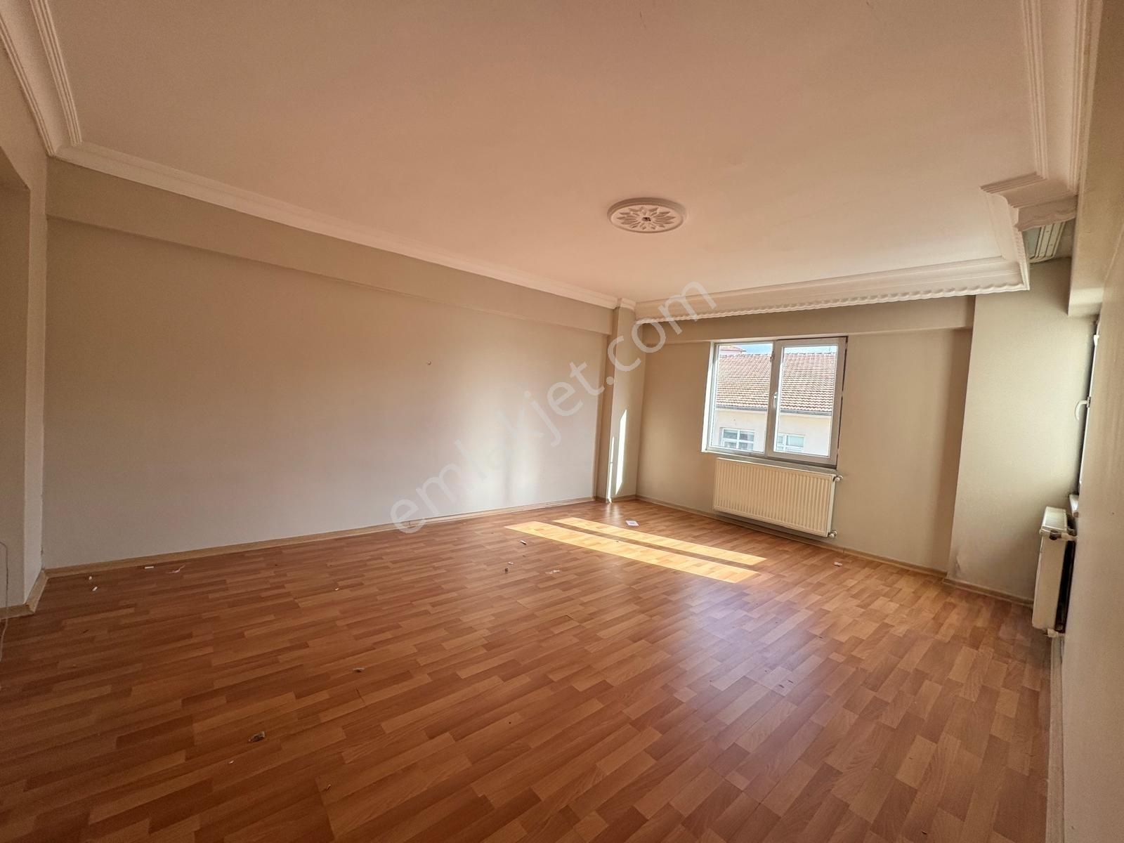 Fa Özbir'den Merkezi Lokasyonda Ara Kat 3+1 Satılık Daire..