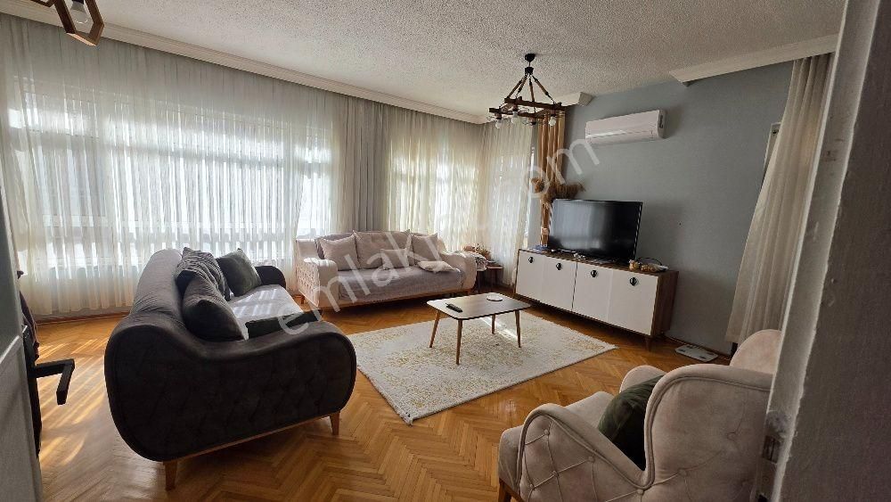 Fakülteler Cd Cebeci Merkezde 3cepheli 1.kat Bağımsız Salon Satılık Daire Yıldız Emlak'tan