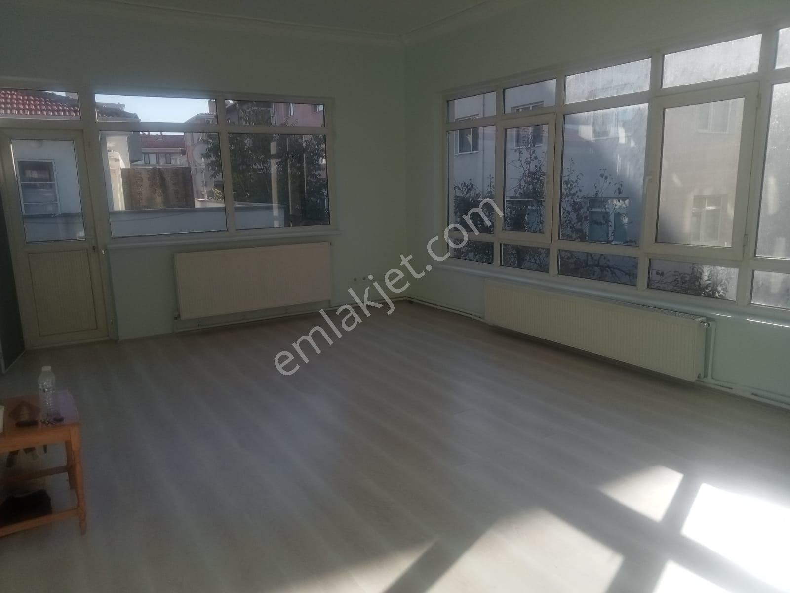 Bahçelievler Azerbeycan Cad Üzerinde 3. Kat Kombili 2+1 Kiralık Daire