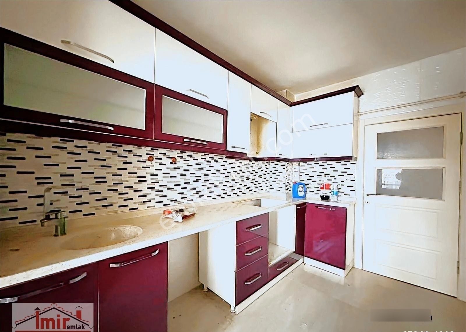 İmir Emlak'tan 3+1 Merkezi Konumda Yüksek Giriş Daire