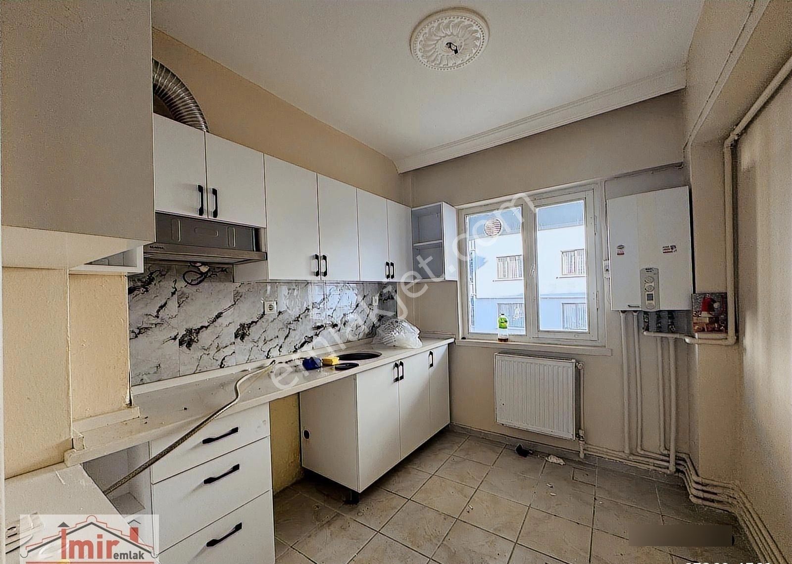 İmir Emlak'tan Asansörlü 3+1 Ara Kat Daire