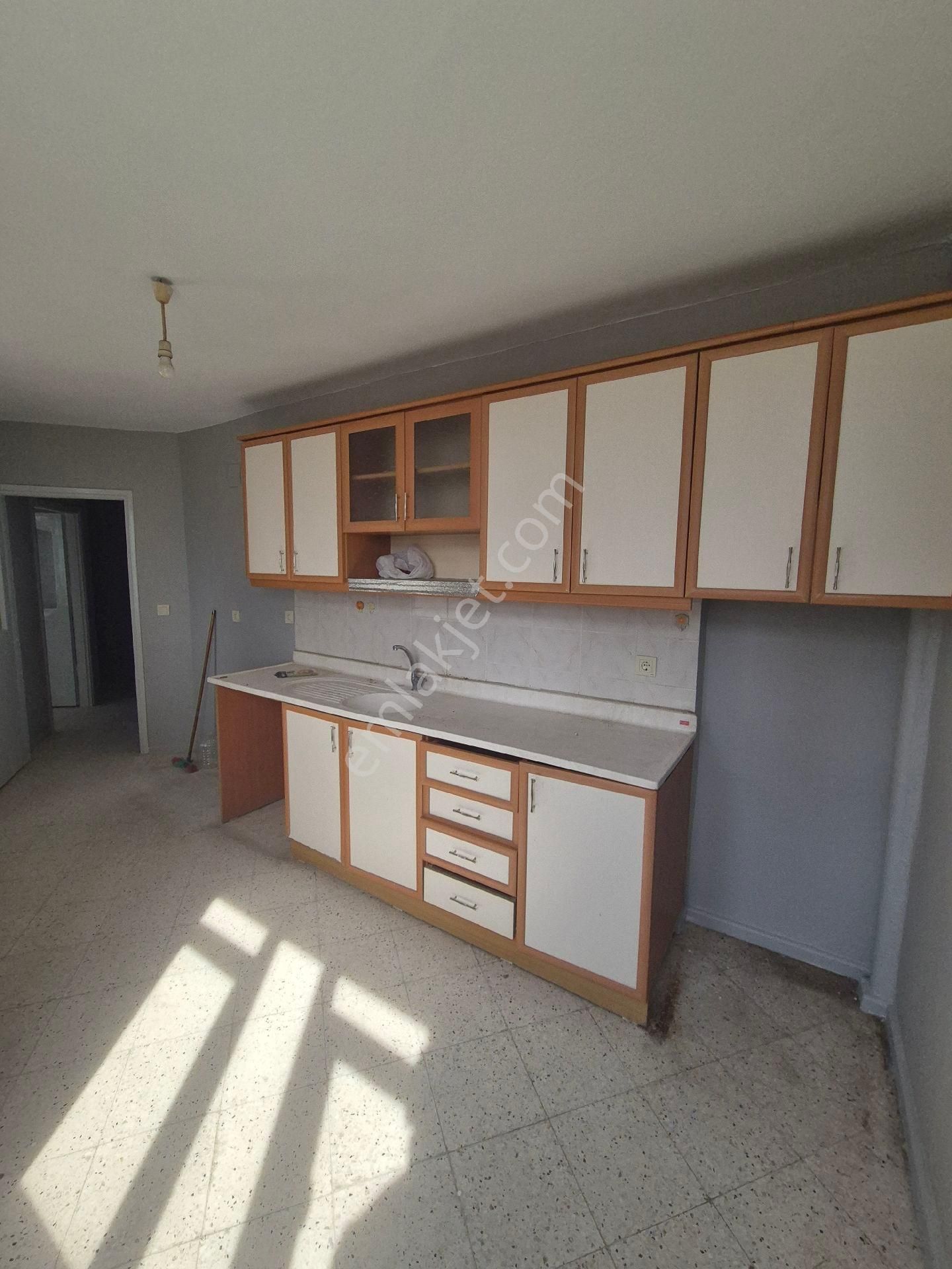 Huzurevlerinde 3+1 Kapalı Mutfak Merkezi Konumda Geniş Oturumlu Kiralık Daire - Görsel 2