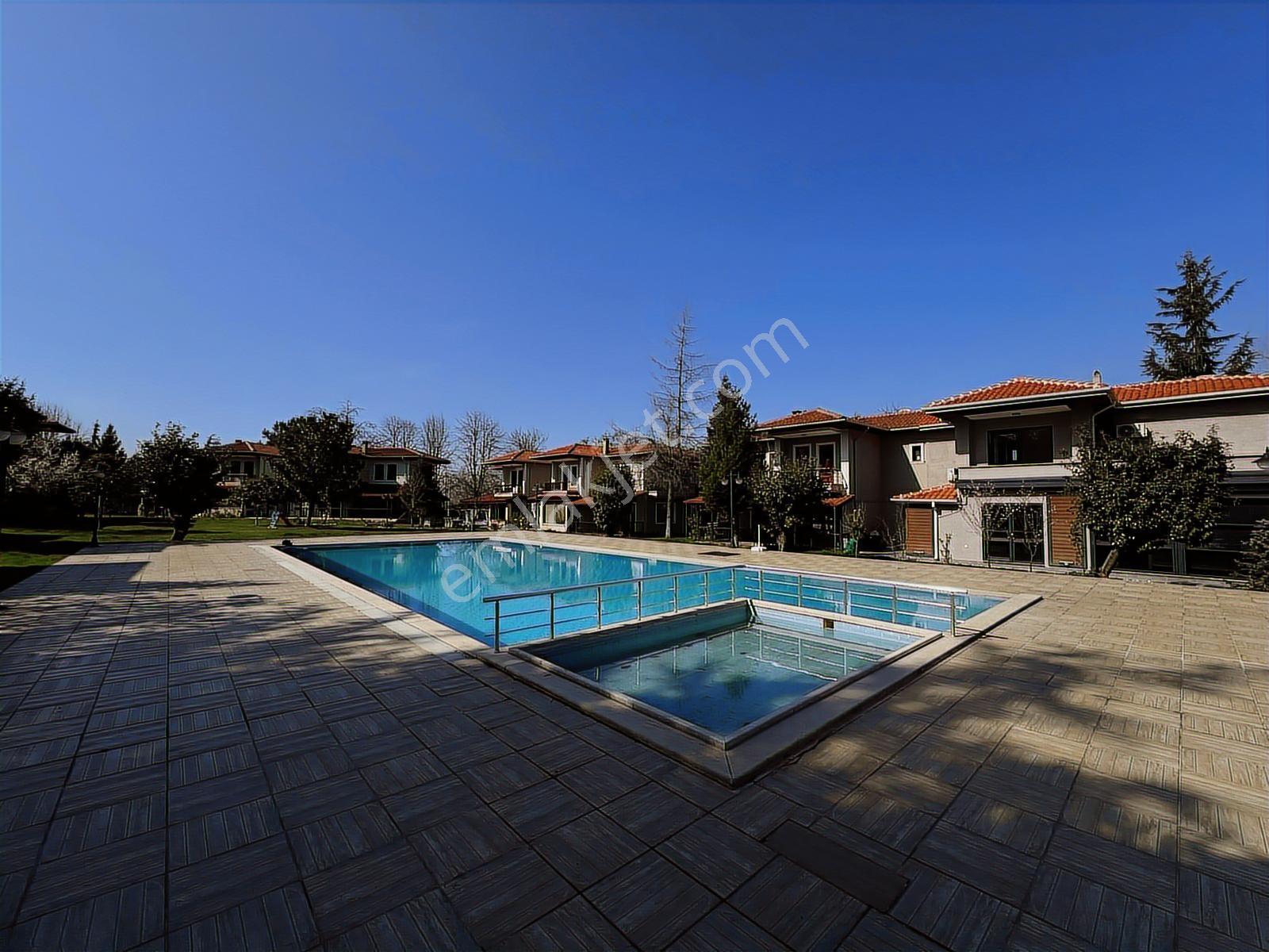 Sapanca Bağdat Caddesinde 3+1 Satılık Site İçi Villa - Görsel 16