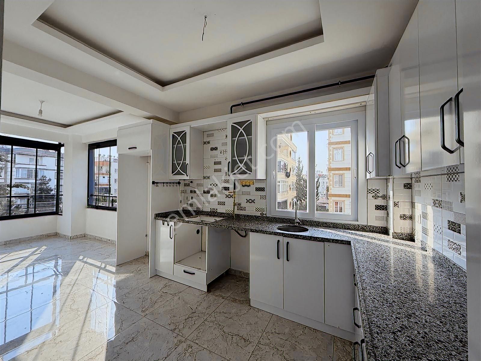 Mezitli Atatürk Mahallesi Bağımsız Mutfak Doğalgazlı Satılık 3+1