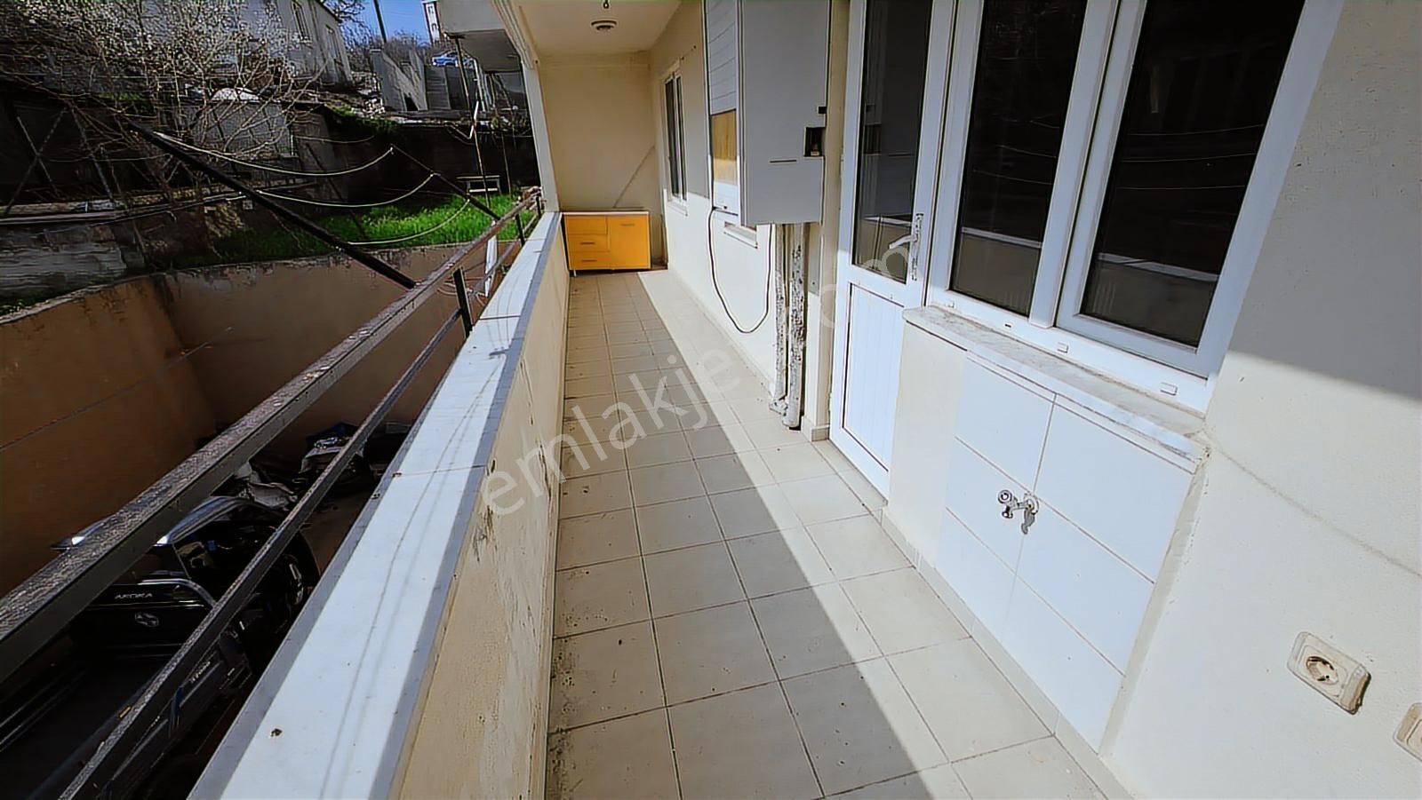 Yıldız Mah. Sarp Sitesinde Satılık 3+1 Geniş Daire - Görsel 2