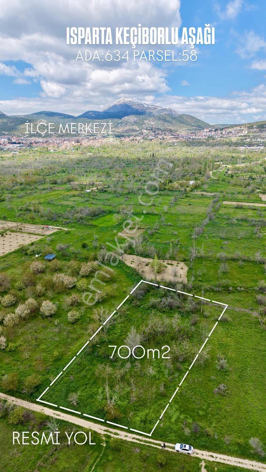 Isparta Keçiborlı Merkezde 700m2 Fırsat Bahçe