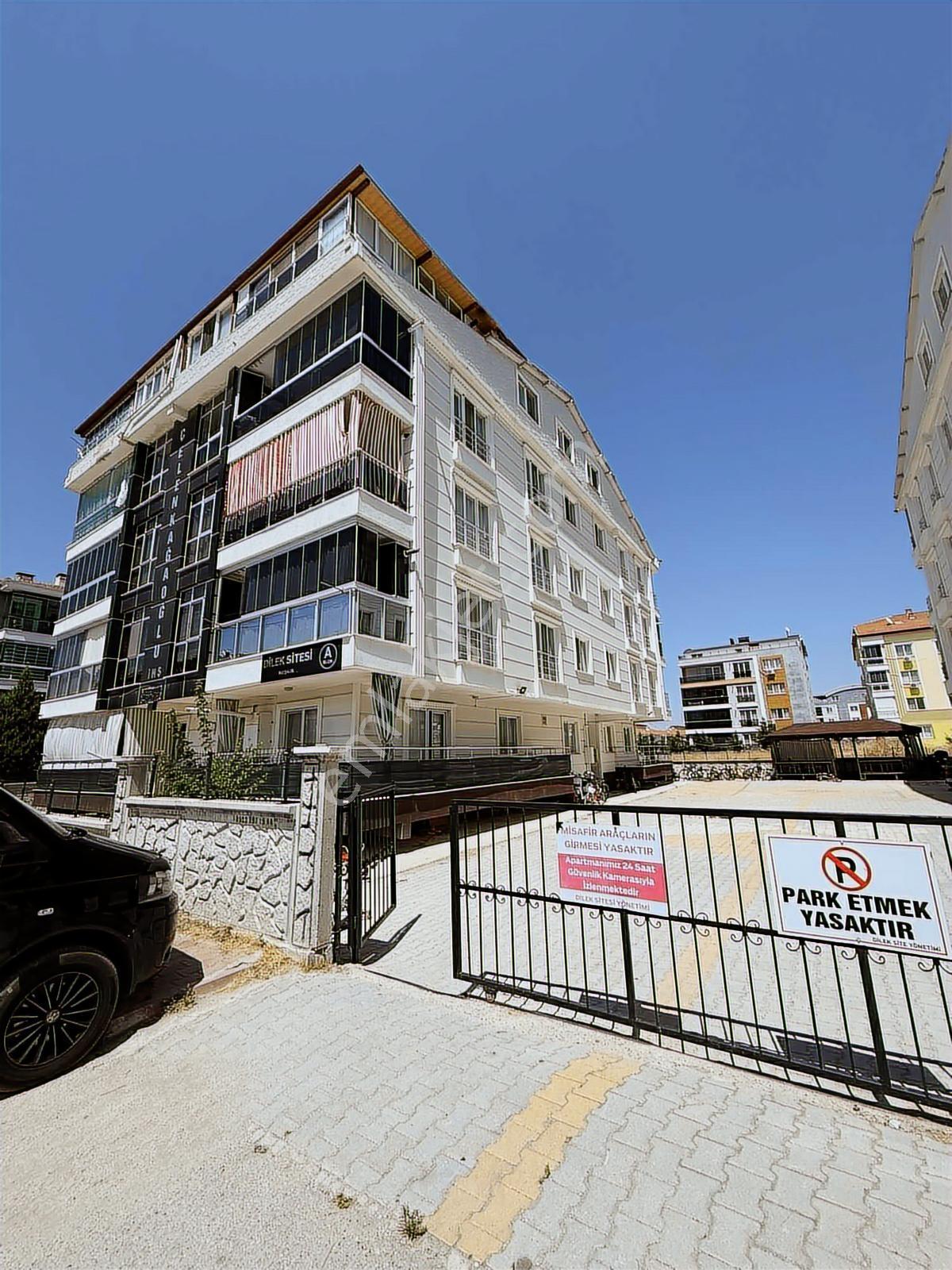 İnal Emlaktan Armağan İlcide Site İçerisinde Satılık 2+1 Daire