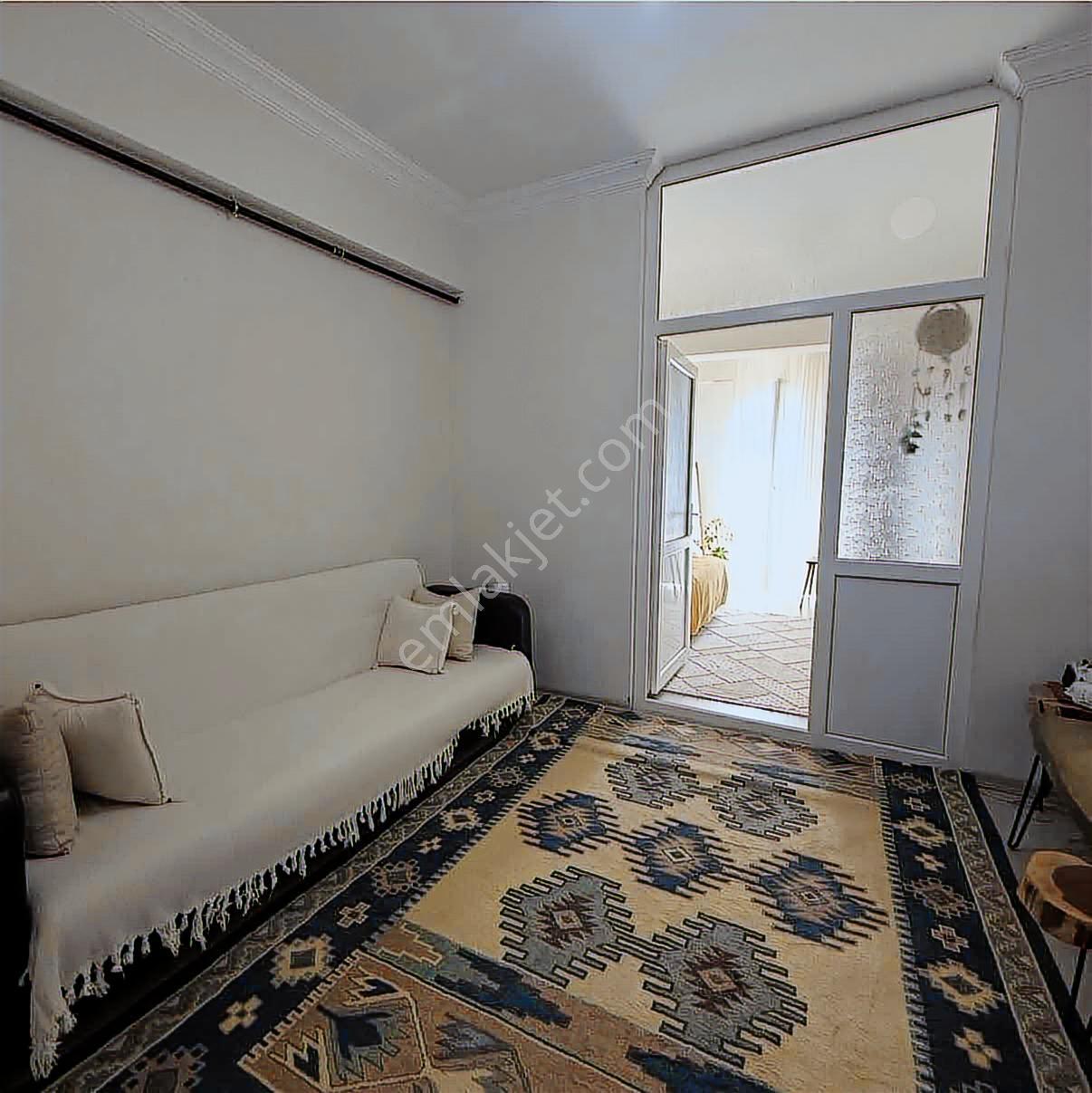 İnal Emlaktan Merkezde Eşyalı Kiracılı Satılık 1+1 50 M2 Daire - Görsel 4
