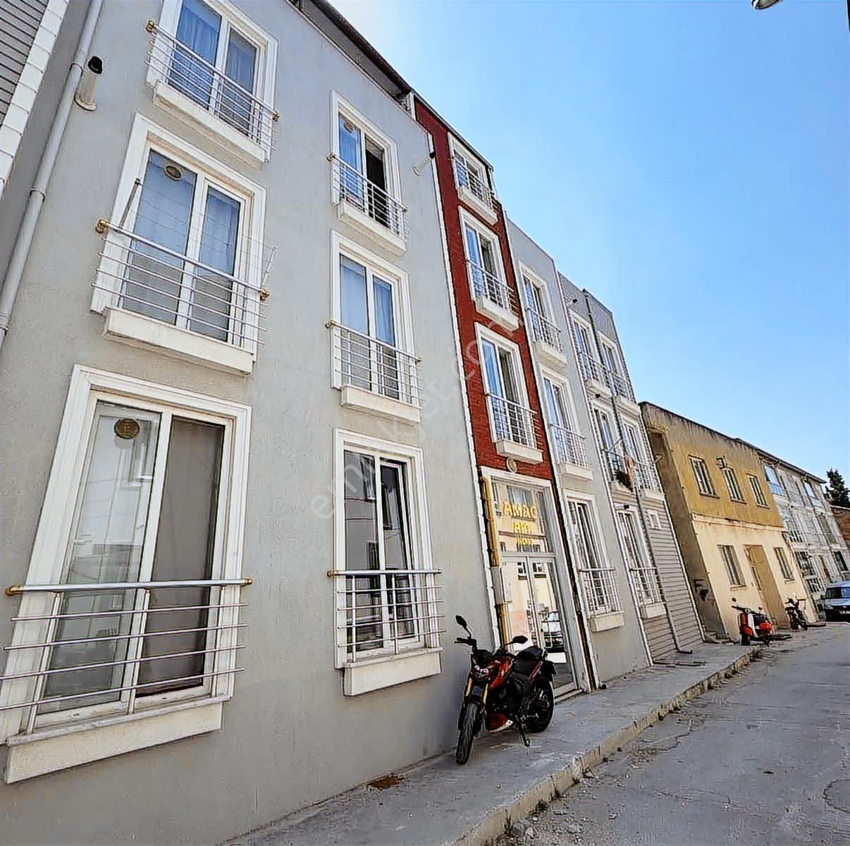 İnal Emlaktan Merkezde Eşyalı Kiracılı Satılık 1+1 50 M2 Daire