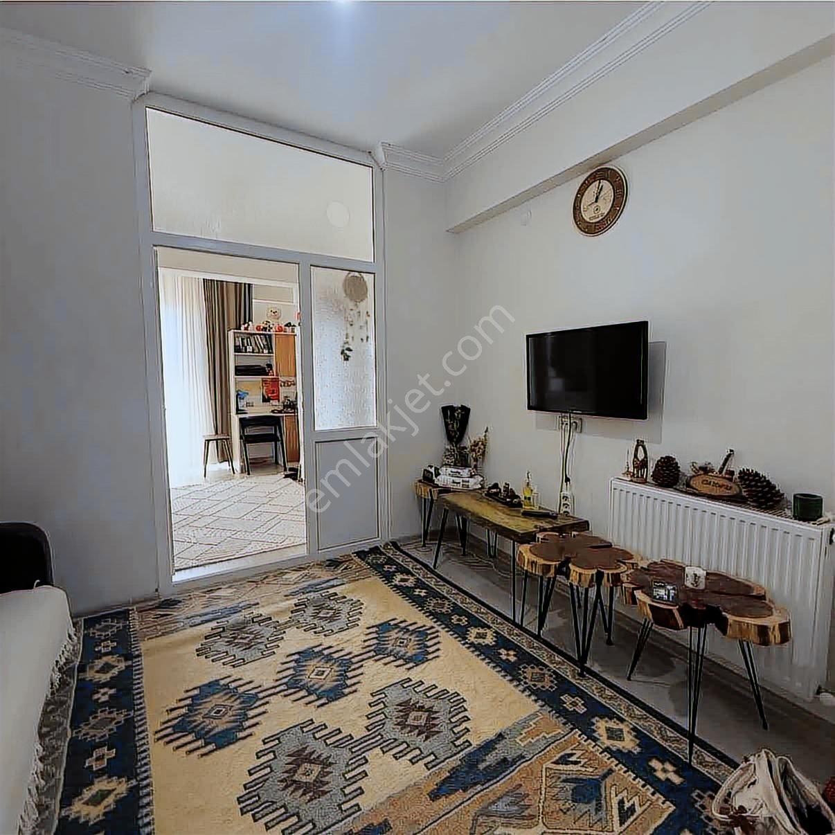 İnal Emlaktan Merkezde Eşyalı Kiracılı Satılık 1+1 50 M2 Daire - Görsel 6